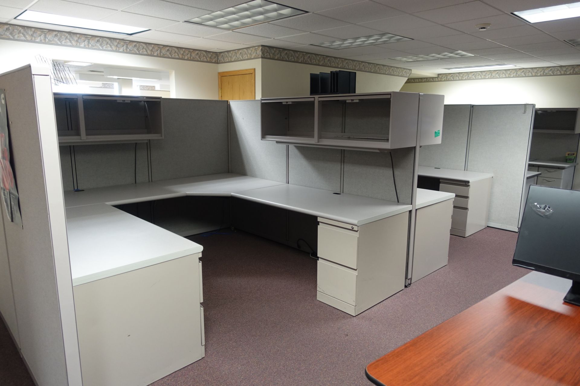 1-LOT Office Furniture: (6) Cubicle Desks