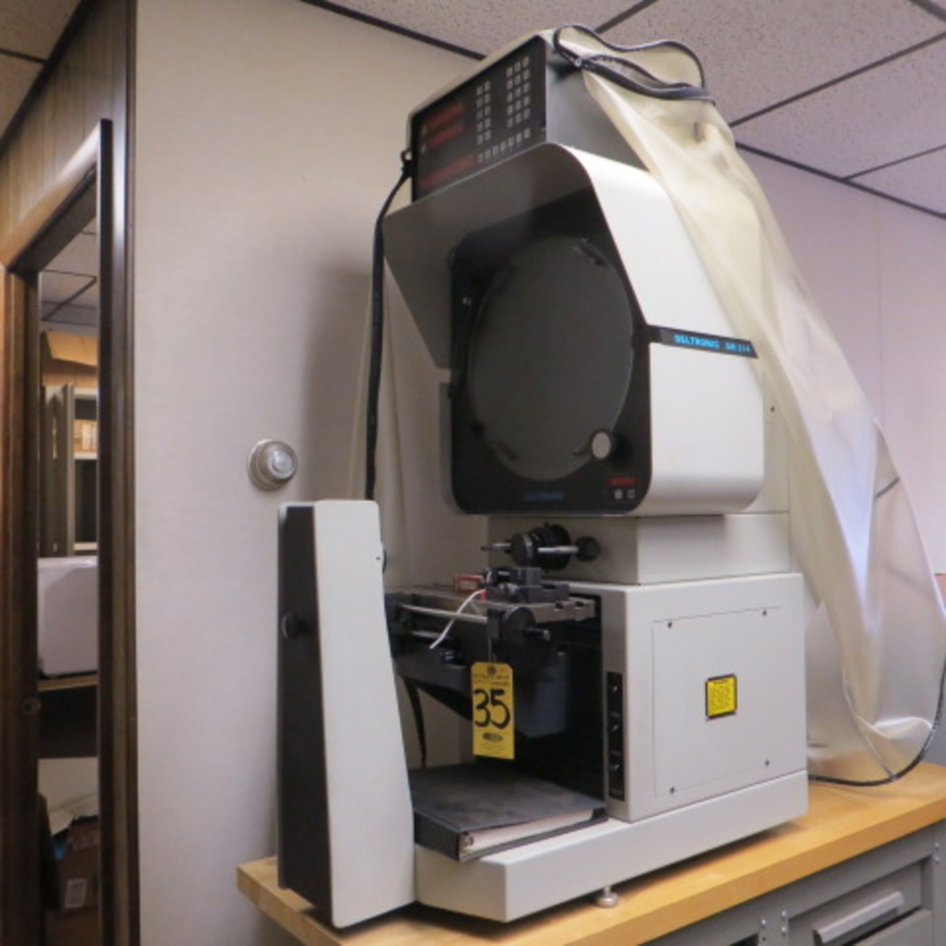 DELTRONIC DH214 OPTICAL COMPARATOR W/ MPC-4 METROLOGY READOUT