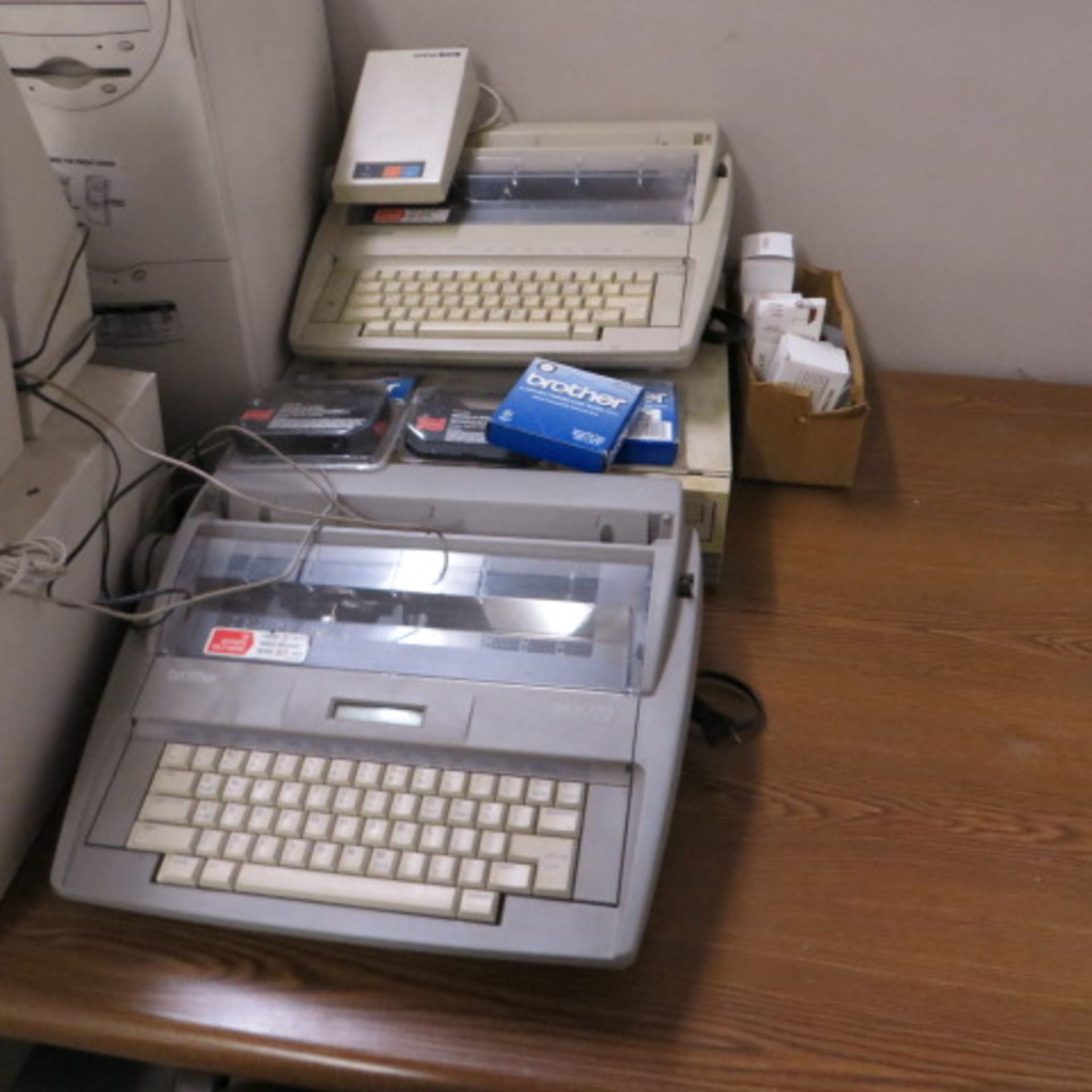 ASST PRINTERS, MONITORS & TYPEWRITERES - Image 4 of 4