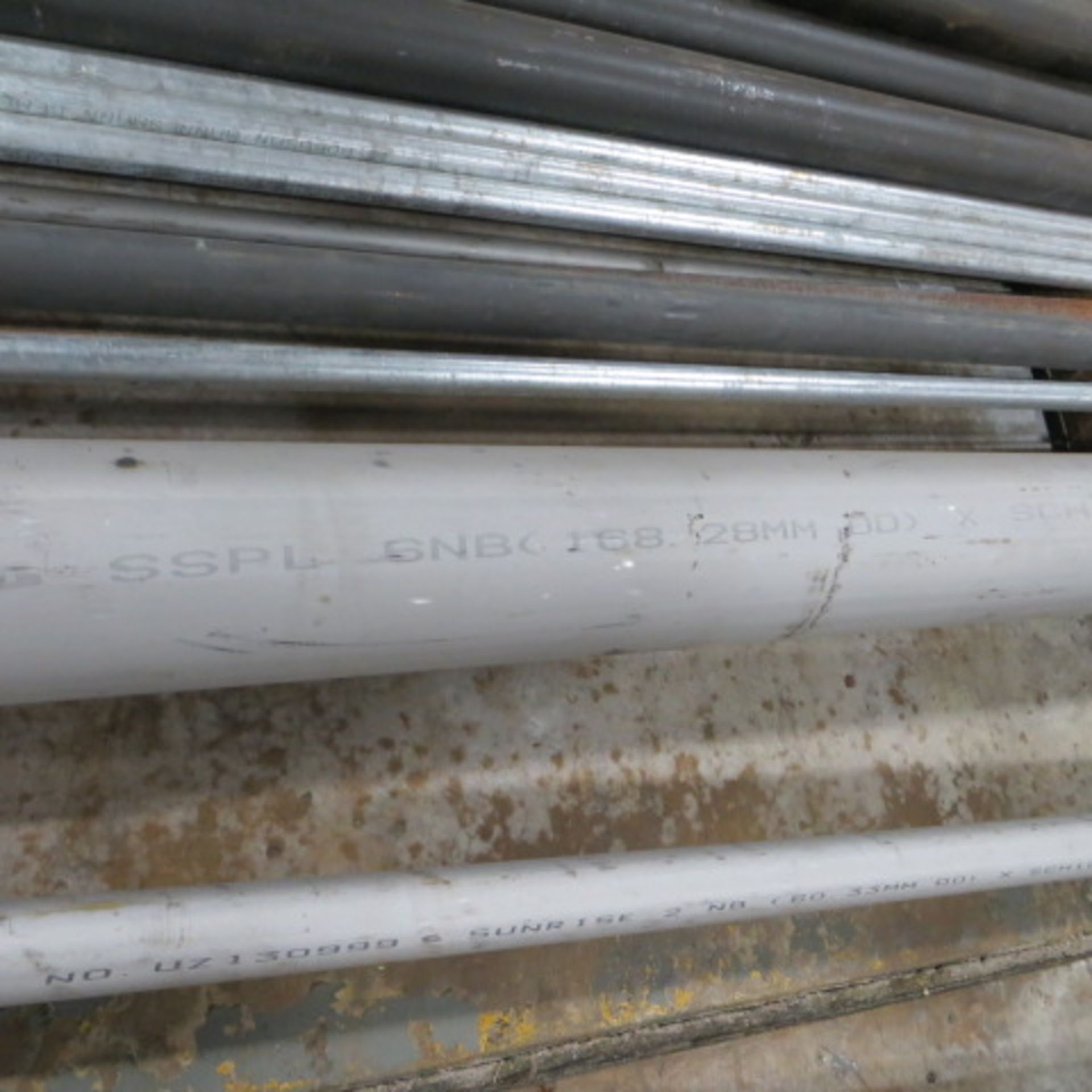 Approx. 400 ft 6 in, 220 ft 4 in & 70 ft 3 in 304 Stainless Pipe and 300+ ft Black Pipe & Conduit - Image 7 of 8