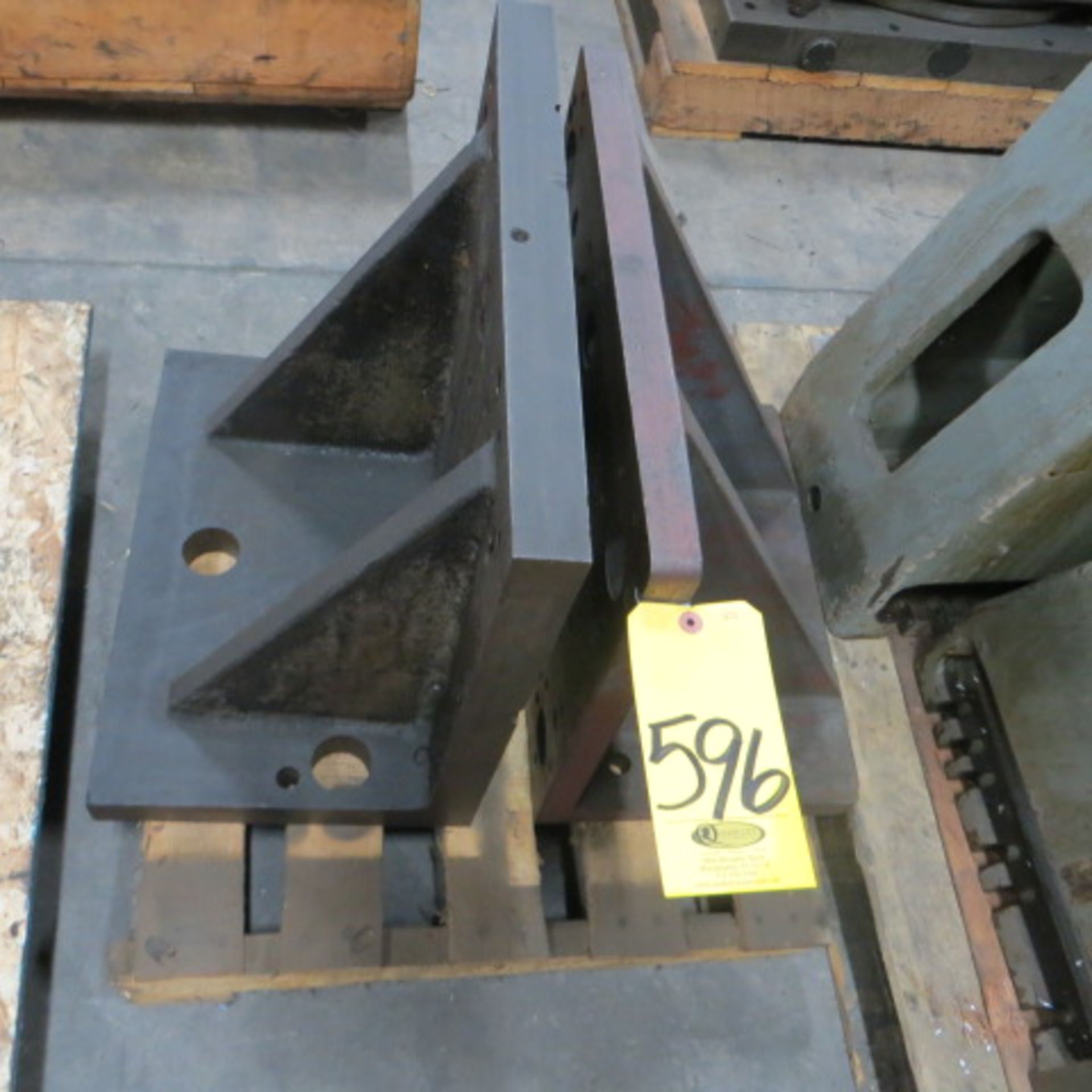 (2) ANGLE PLATES