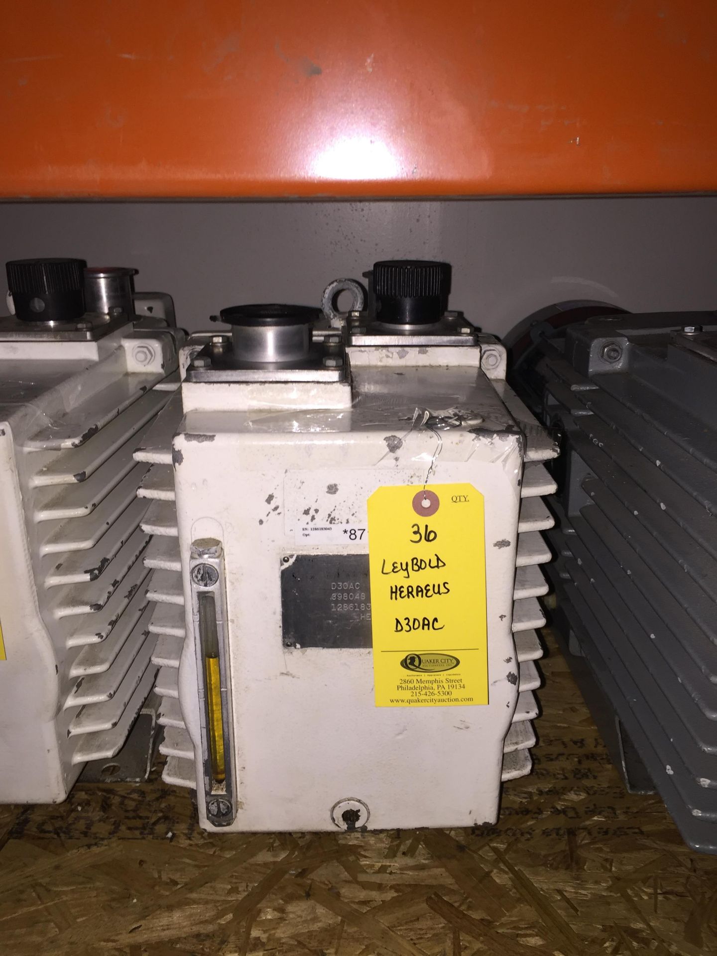 Leybold Heraeus D30AC Dual Stage Vacuum Pump