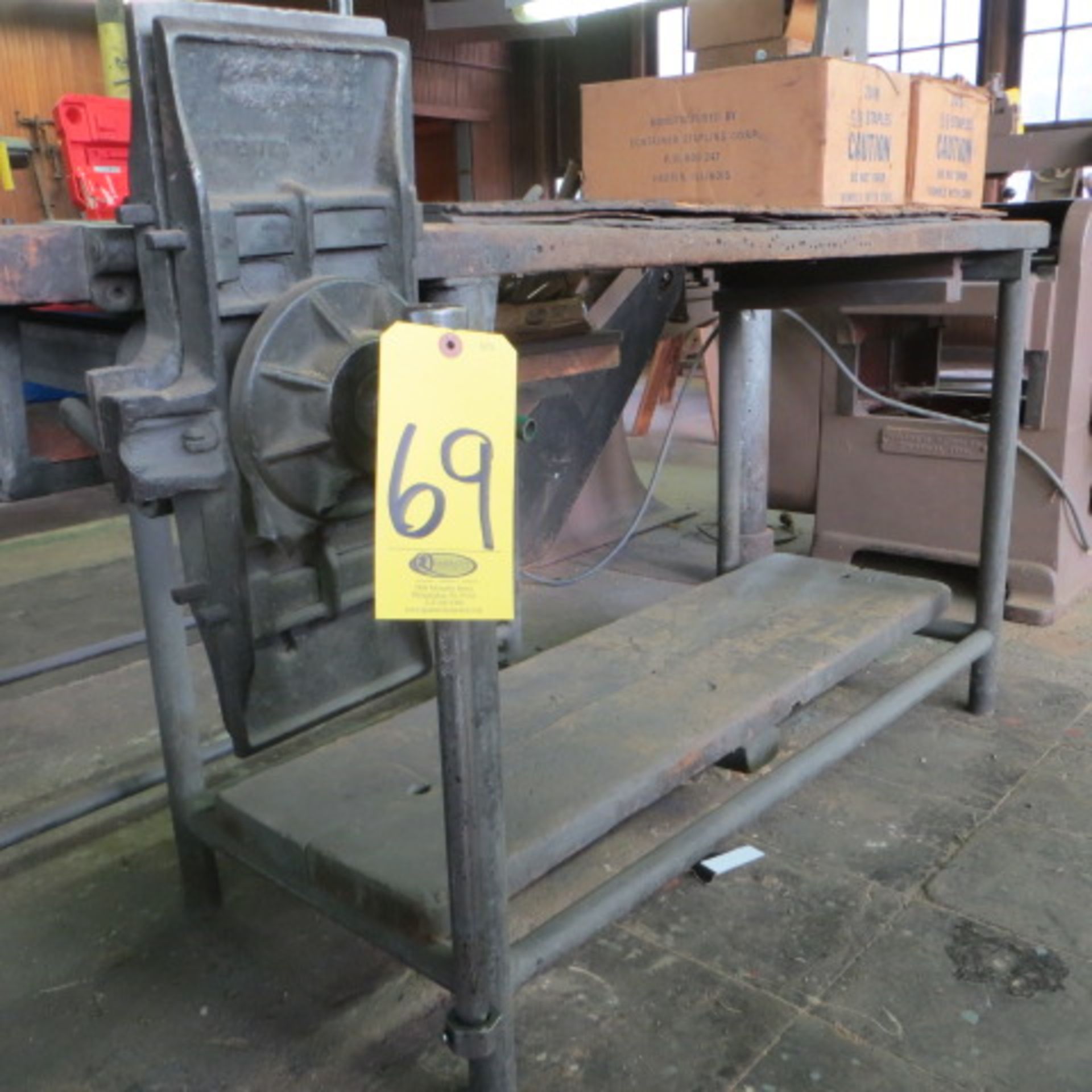 WORKBENCH WITH EMMERT STYLE PATTERNMAKER VISE