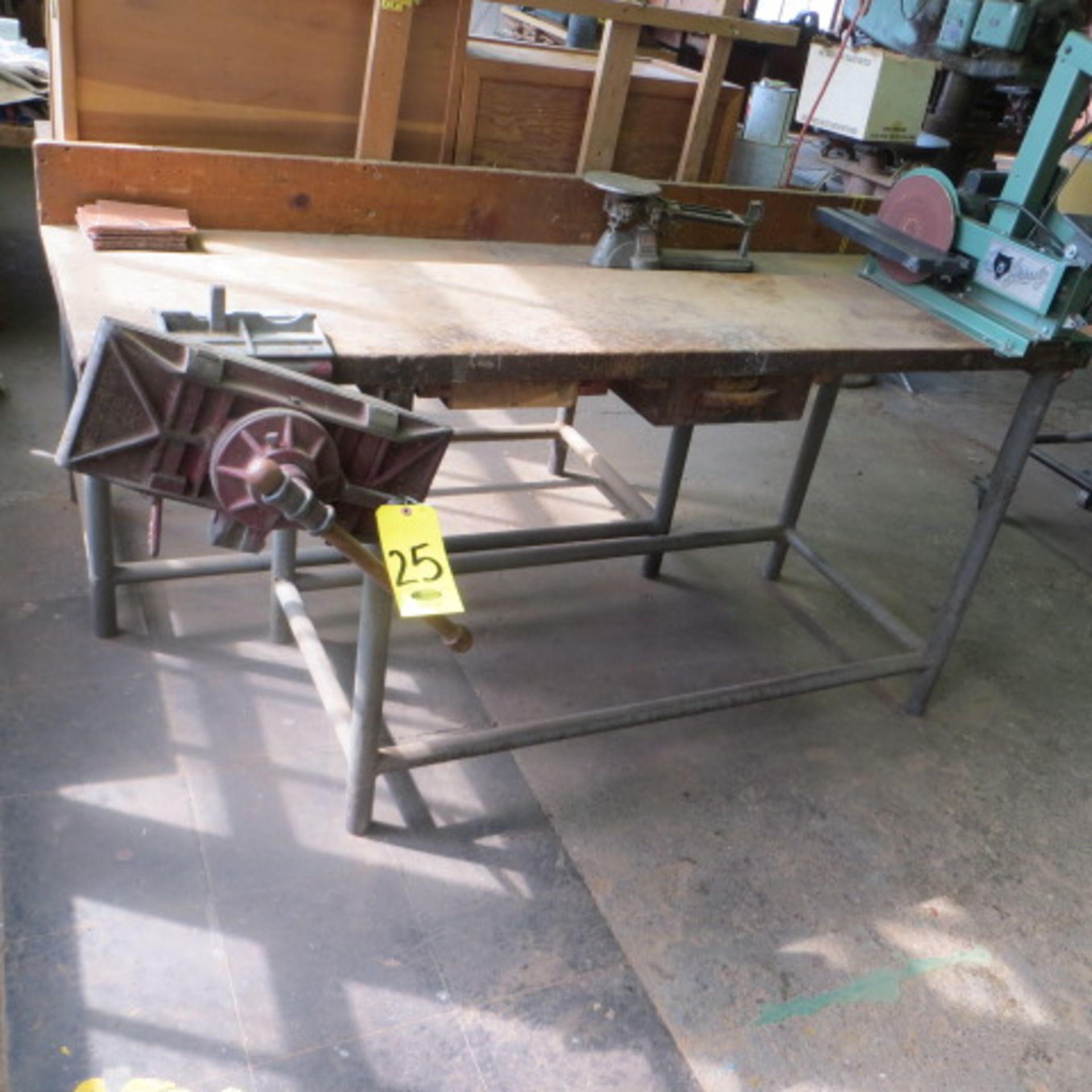 WORKBENCH WITH EMMERT STYLE PATTERNMAKER VISE