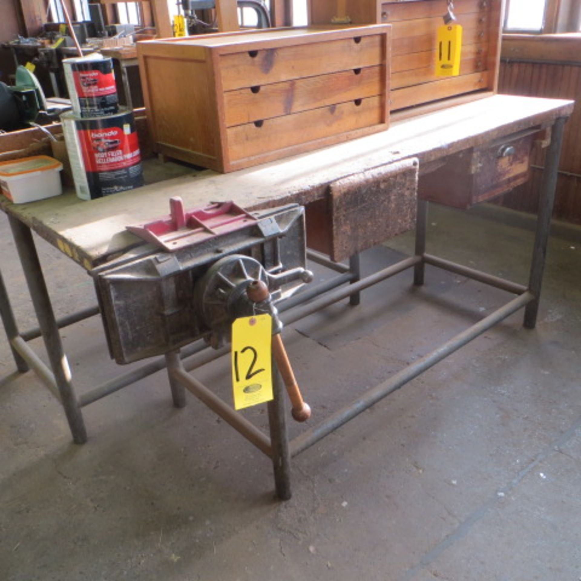 WORKBENCH WITH EMMERT STYLE PATTERNMAKER VISE