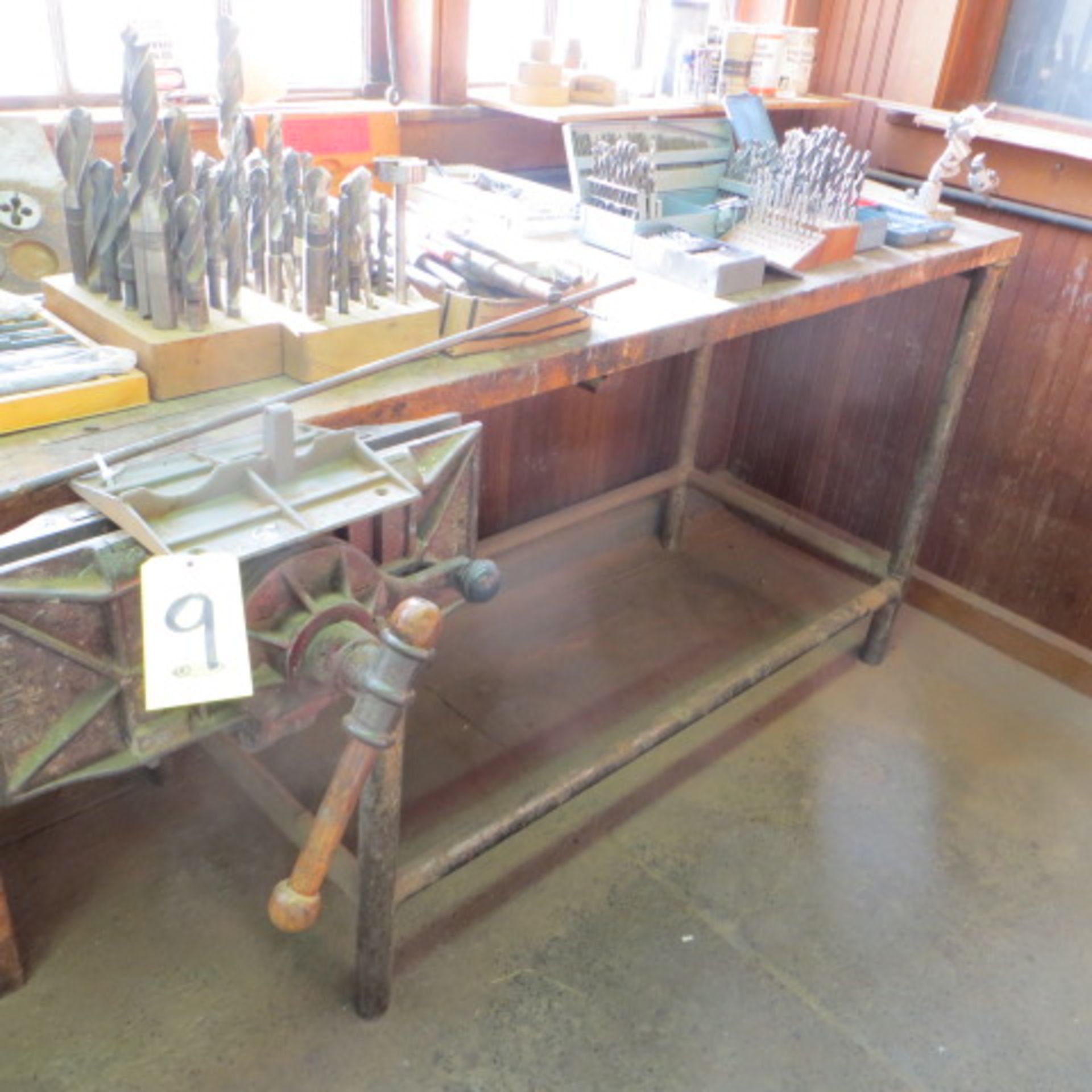 WORKBENCH WITH EMMERT STYLE PATTERNMAKER VISE