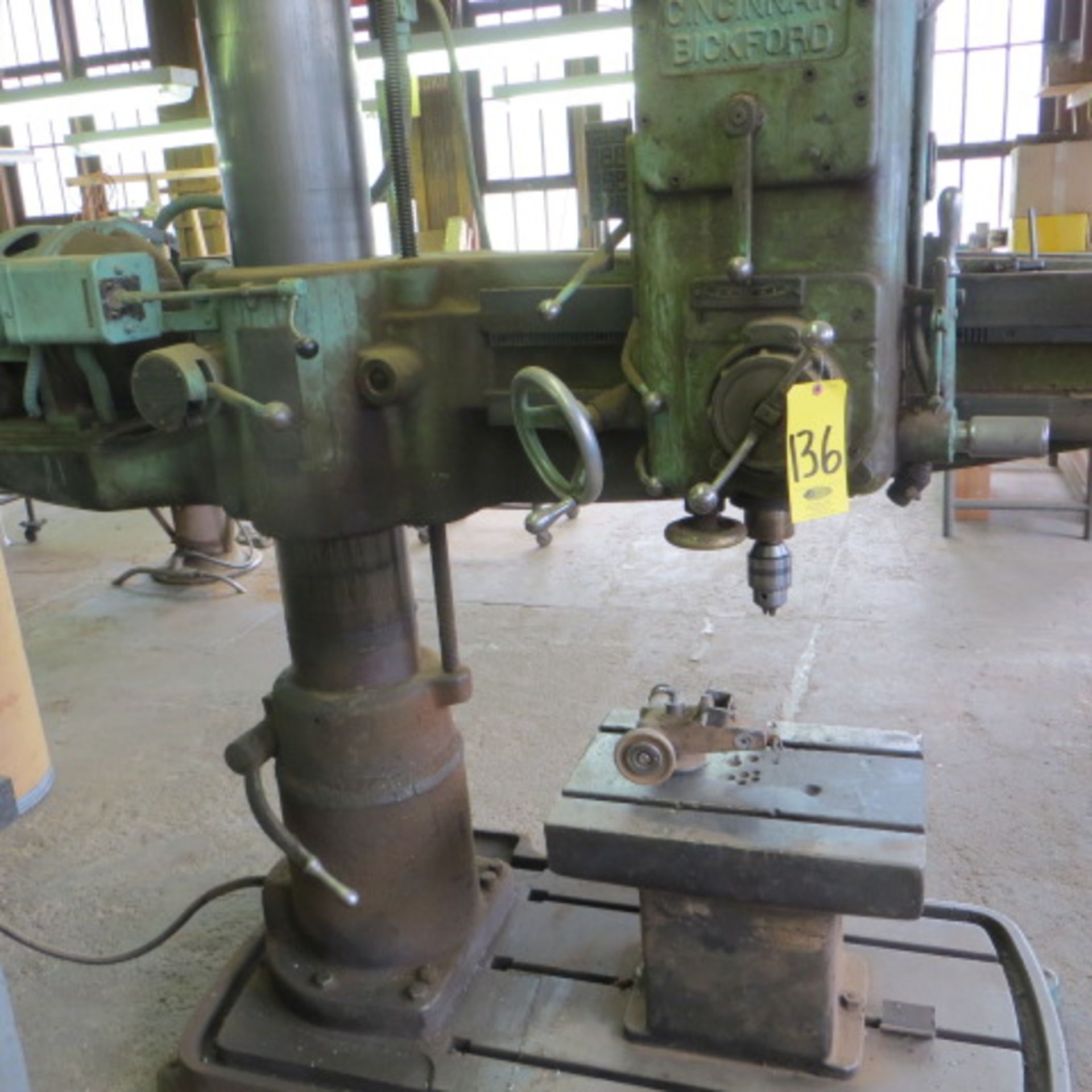 CINCINNATI BICKFORD RADIAL ARM DRILL, S/N IR299, 100-2000 RPM, 22 IN X 16 IN BOX TABLE - Image 2 of 2