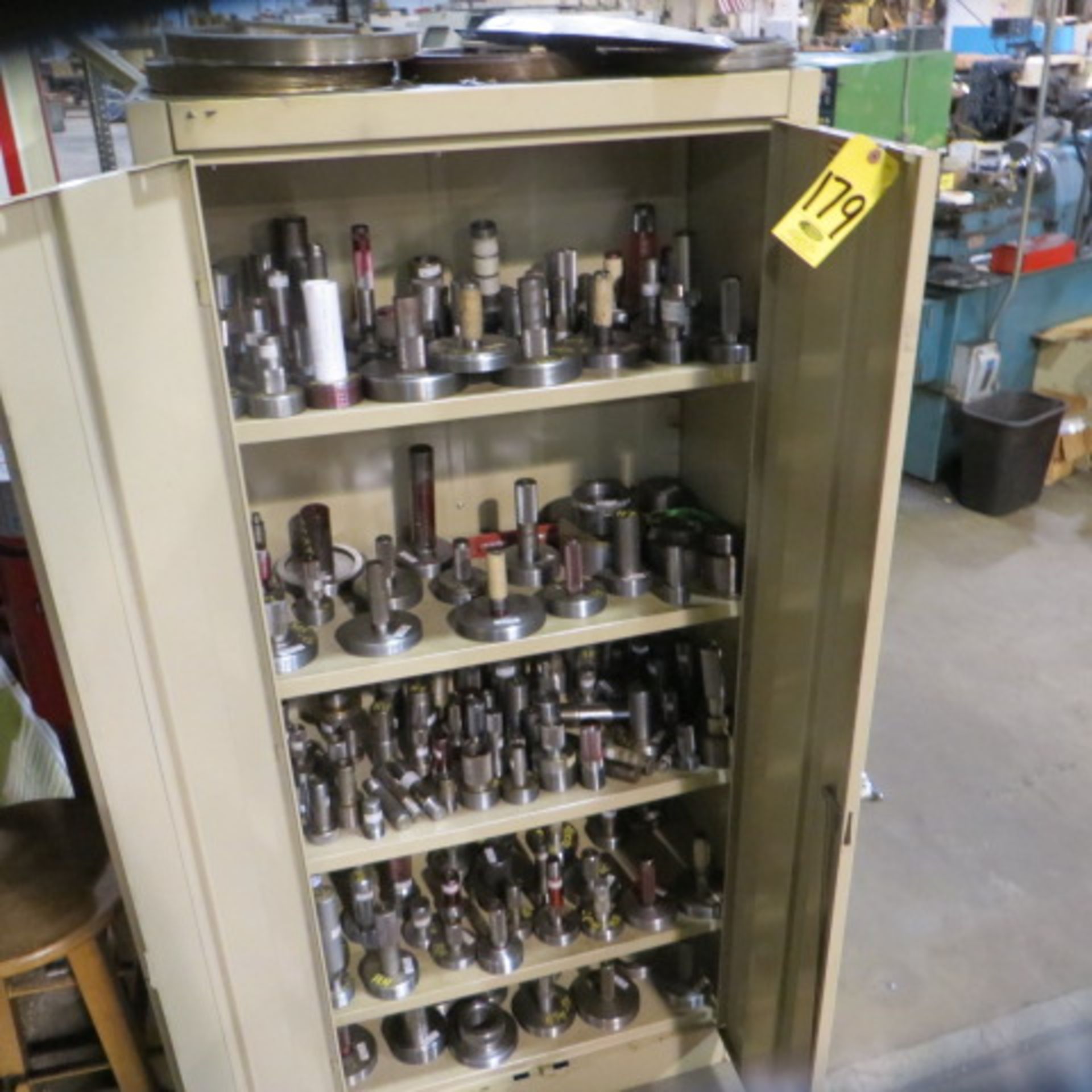 SUPPLY CABINET WITH PLUG GAGES