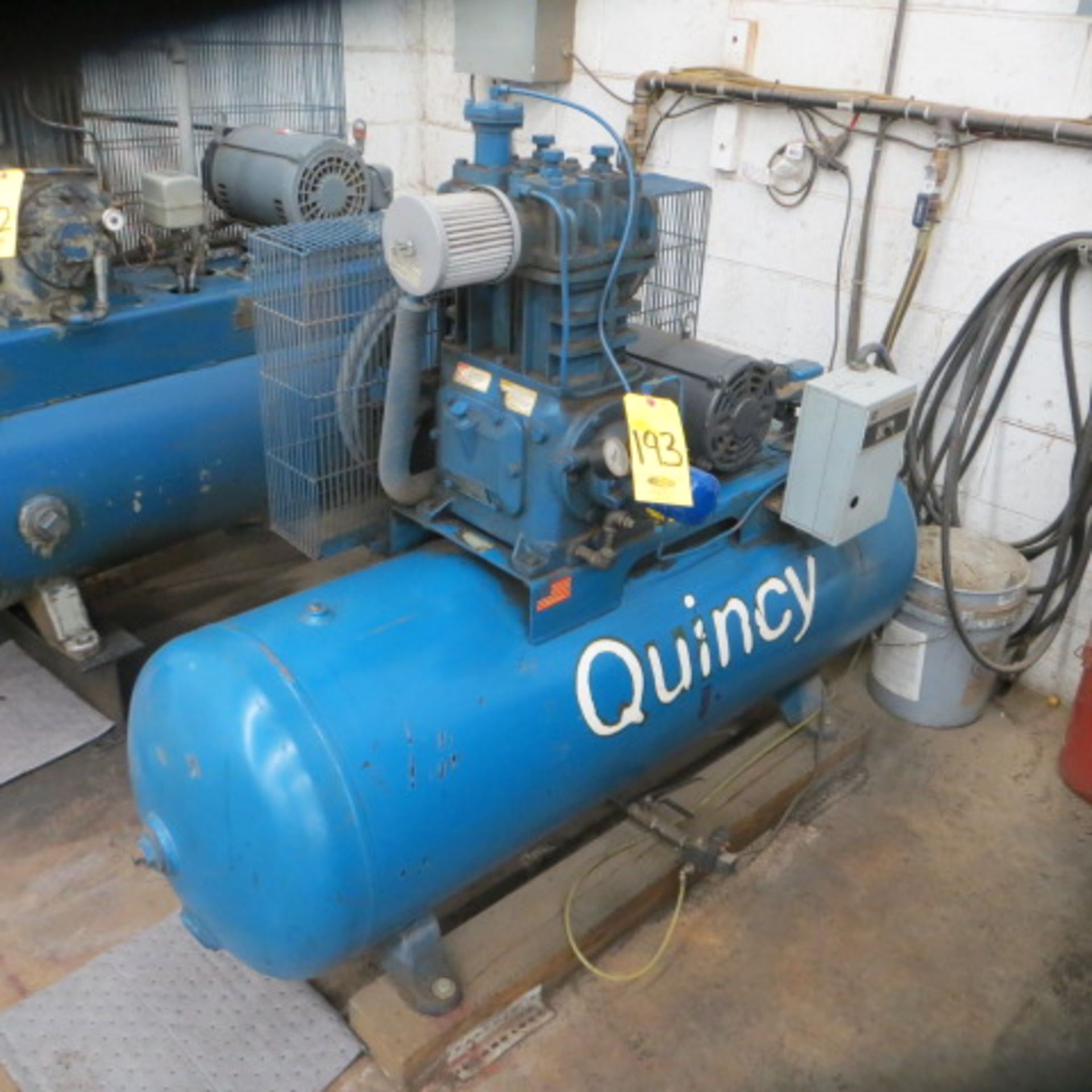 QUINCY 5 HP RECIPROCATING AIR COMPRESSOR