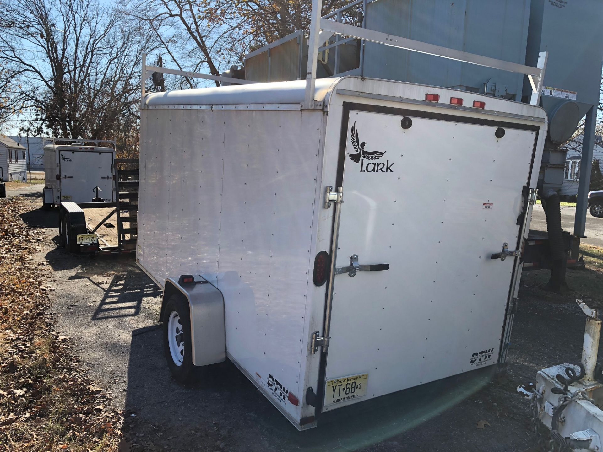 2015 LARK VT612SA 12' SA ENCLOSED UTILITY TRAILER, VIN 5RTBE1215GD049704, 2990 LBS GVWR - Image 3 of 4