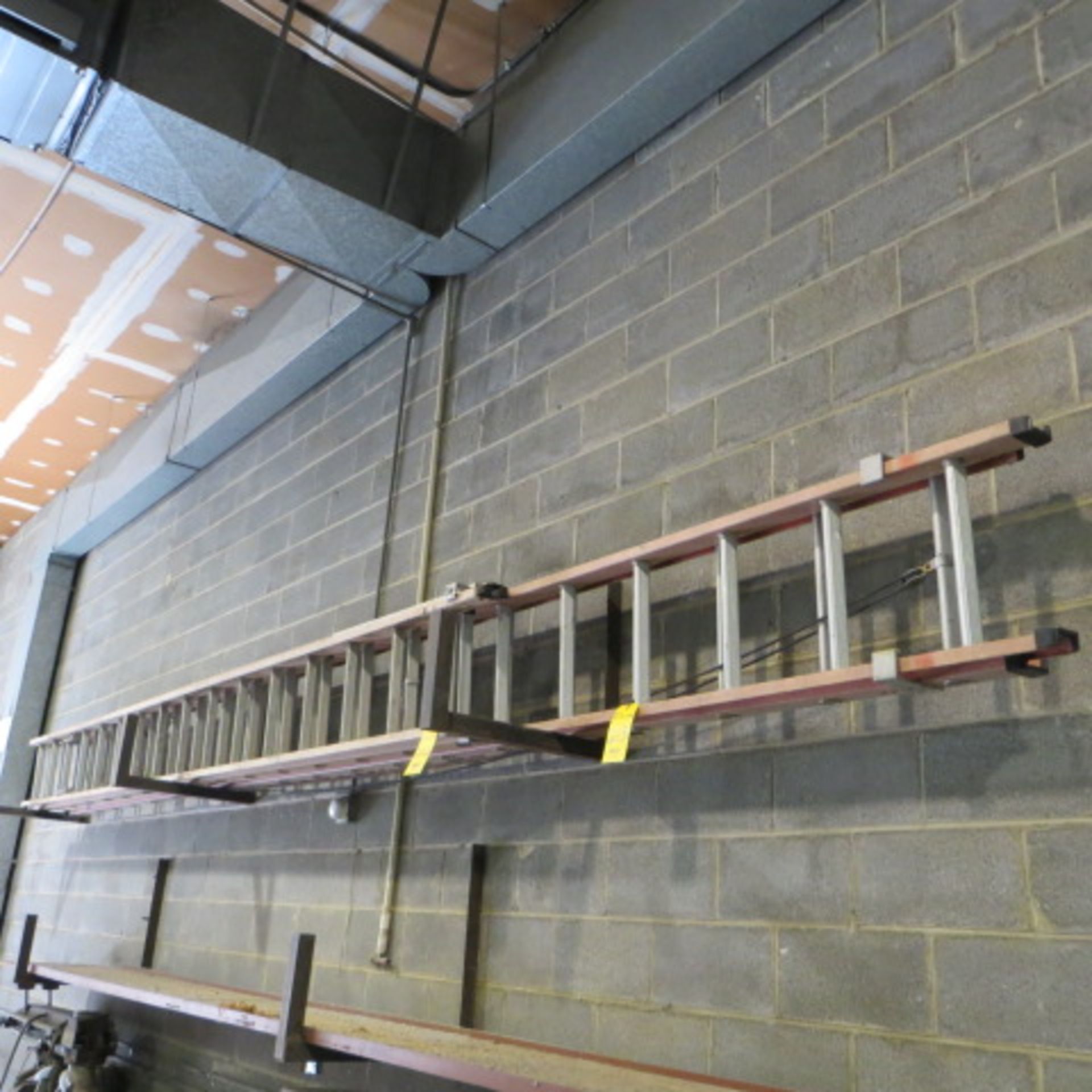 32' FIBERGLASS EXTENSION LADDER