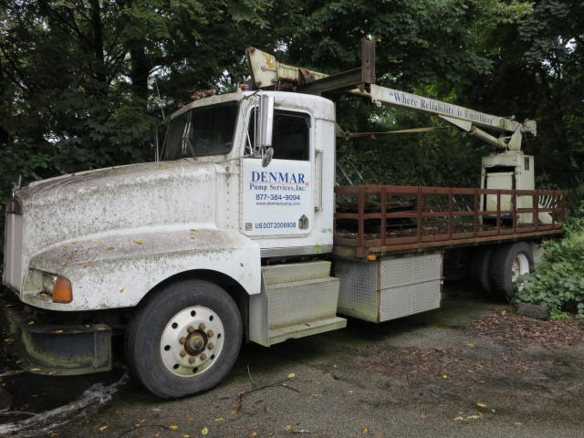 1986 Kenworth Crane Truck T600A VIN 1XKAA57X7GS335048, 9000# Autocrane.