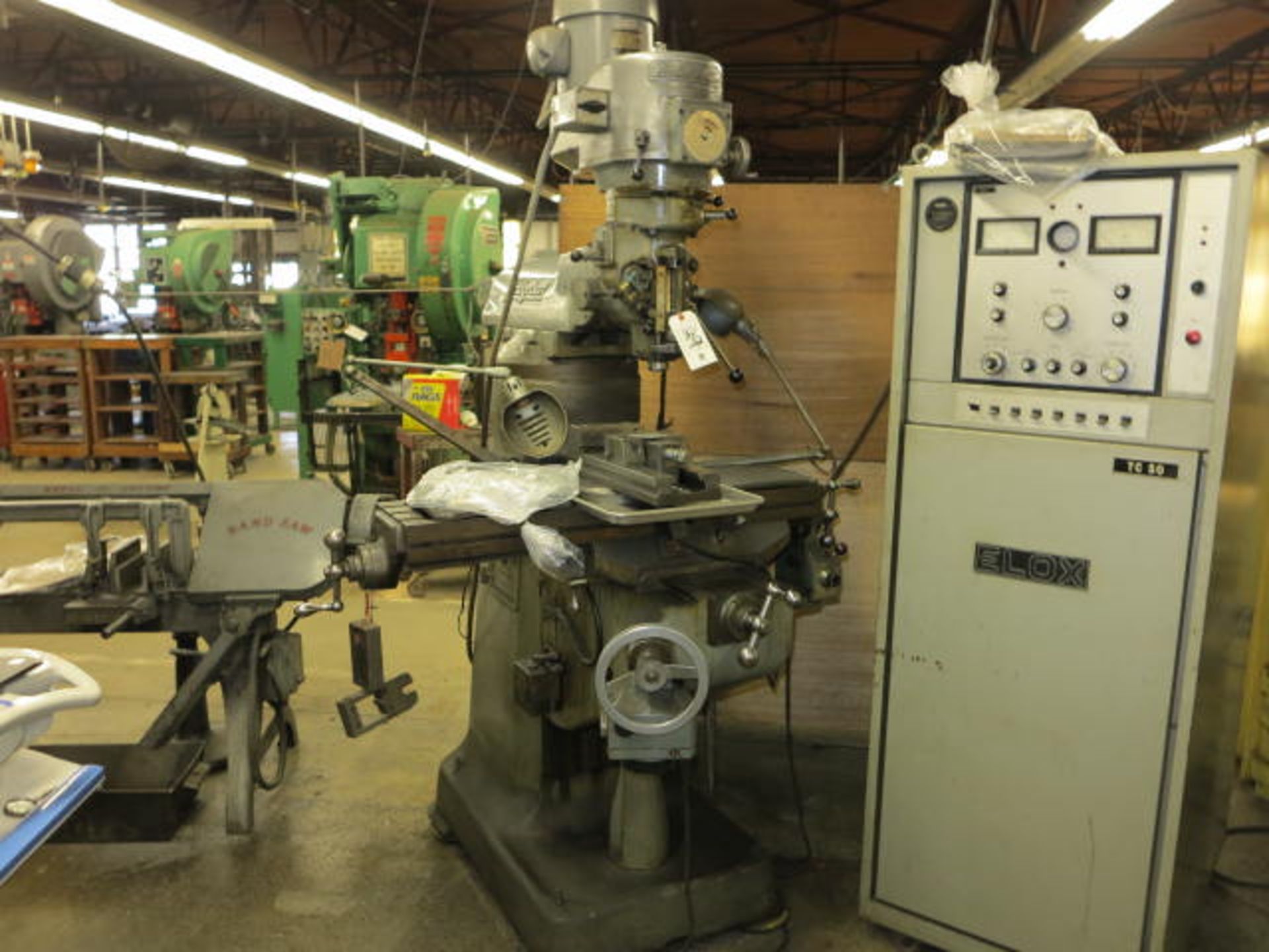 Bridgeport Vertical Mill 1 1/2Hp Drive, Servo Speed Changers, Power Table Feed s/n 12/BR 142601