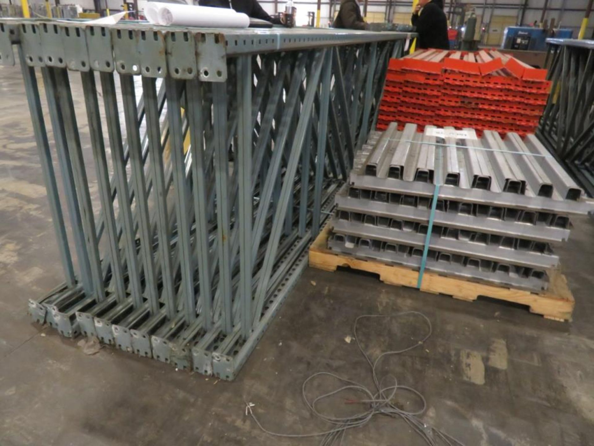 Interlake Pallet Racking 11 uprights 3"x 2 3/4", 44" wide and 20' tall, 80 beams 4 1,4" x 2 3/4" & - Image 7 of 7