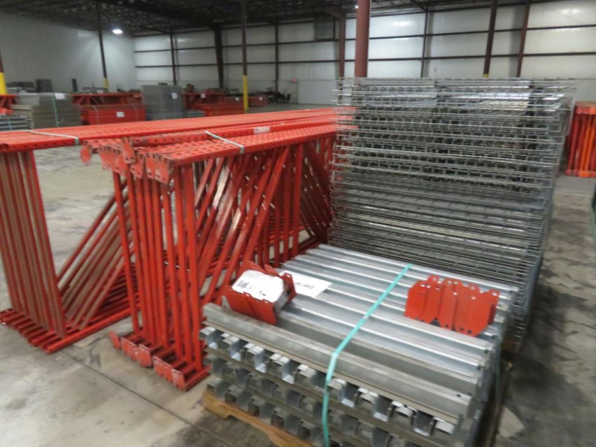 Paltier pallet racking 17 uprigts 3"x 2 1/4" 48" 18', 104 beams 2 1/2" x 2 3/4" 8',116 supports 4 - Image 12 of 15