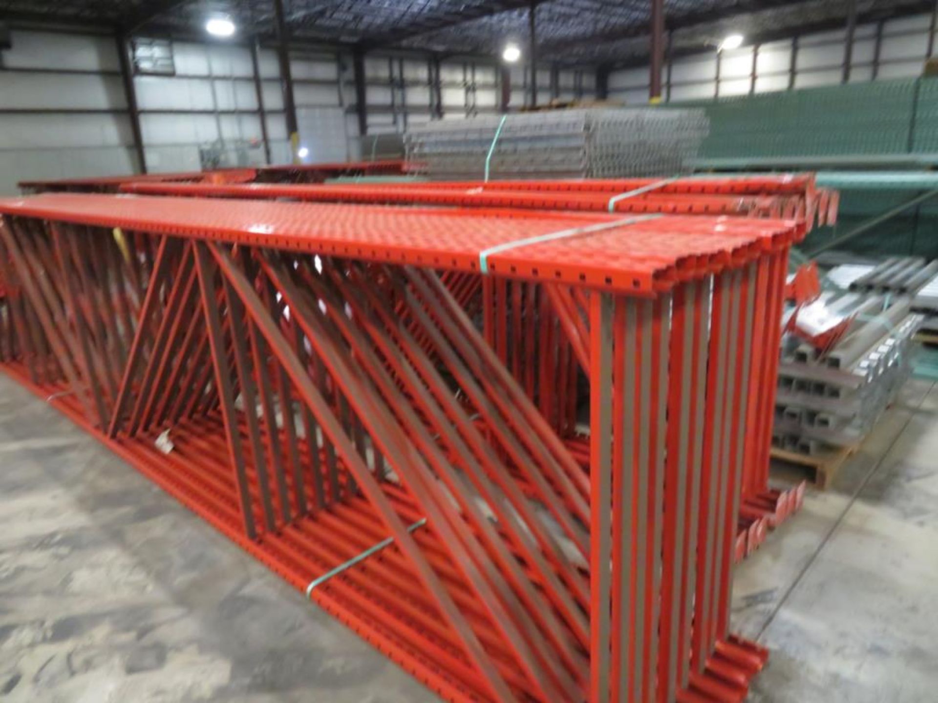 Paltier pallet racking 17 uprigts 3"x 2 1/4" 48" 18', 104 beams 2 1/2" x 2 3/4" 8',116 supports 4 - Image 14 of 15