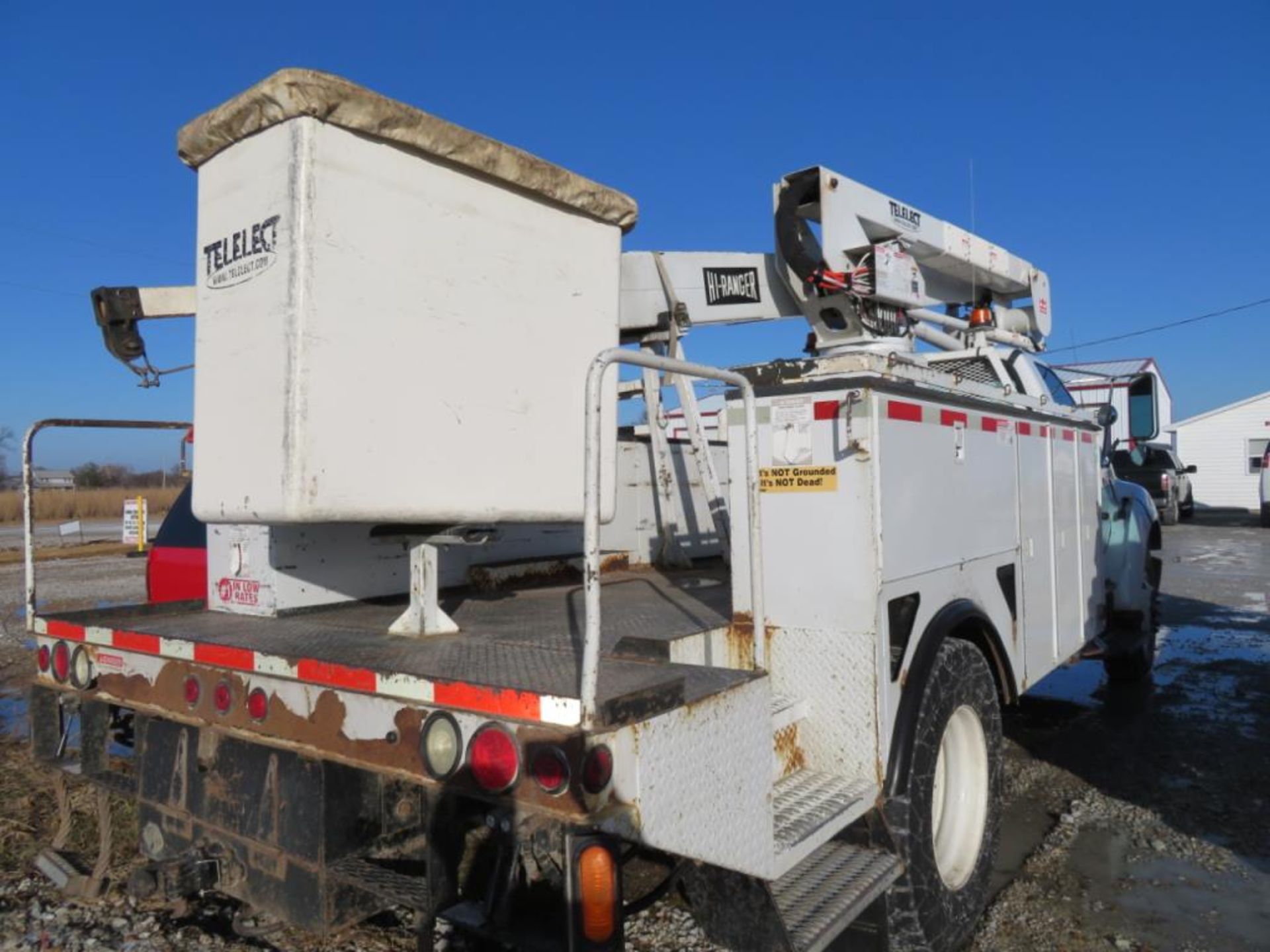 2004 Ford F750 Bucket Truck (title) Diesel, Manual Transmission, 207,763 miles33,000 GVWR, runs - Image 6 of 31