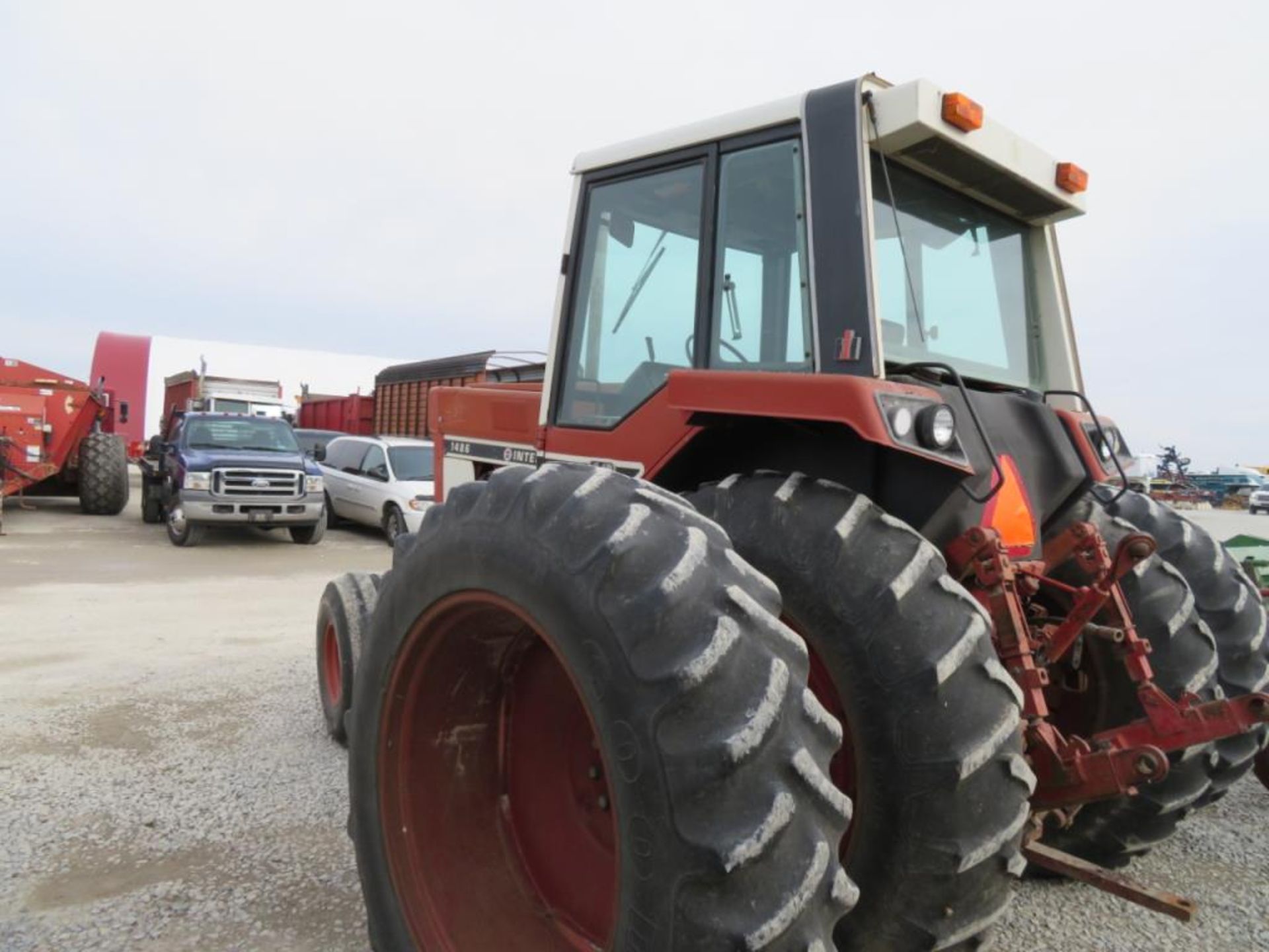 IH 1486 Tractor 16.9 - 35 Duals 30%, Dual PTO, Needs Battery, Interior in rough shape, was used this - Image 11 of 13