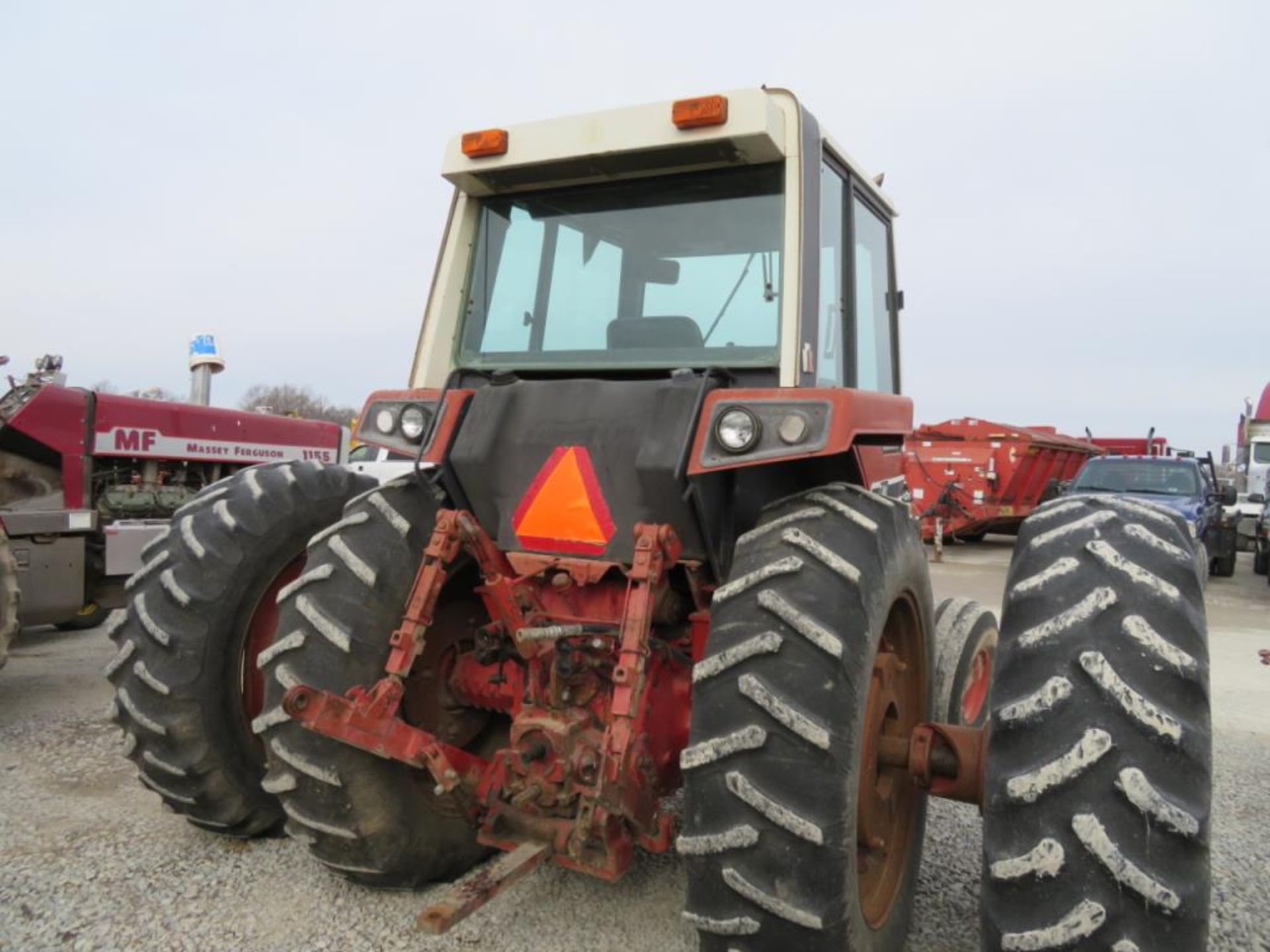 IH 1486 Tractor 16.9 - 35 Duals 30%, Dual PTO, Needs Battery, Interior in rough shape, was used this - Image 10 of 13