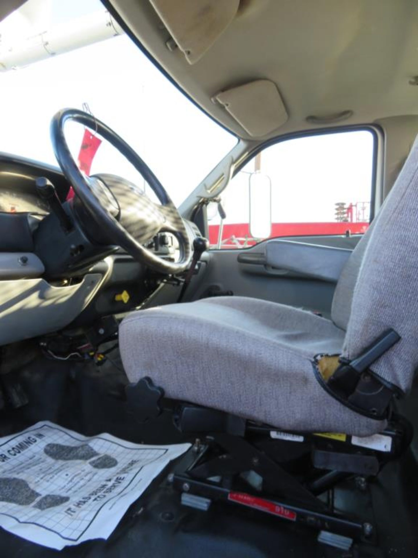 2004 Ford F750 Bucket Truck (title) Diesel, Manual Transmission, 207,763 miles33,000 GVWR, runs - Image 19 of 31