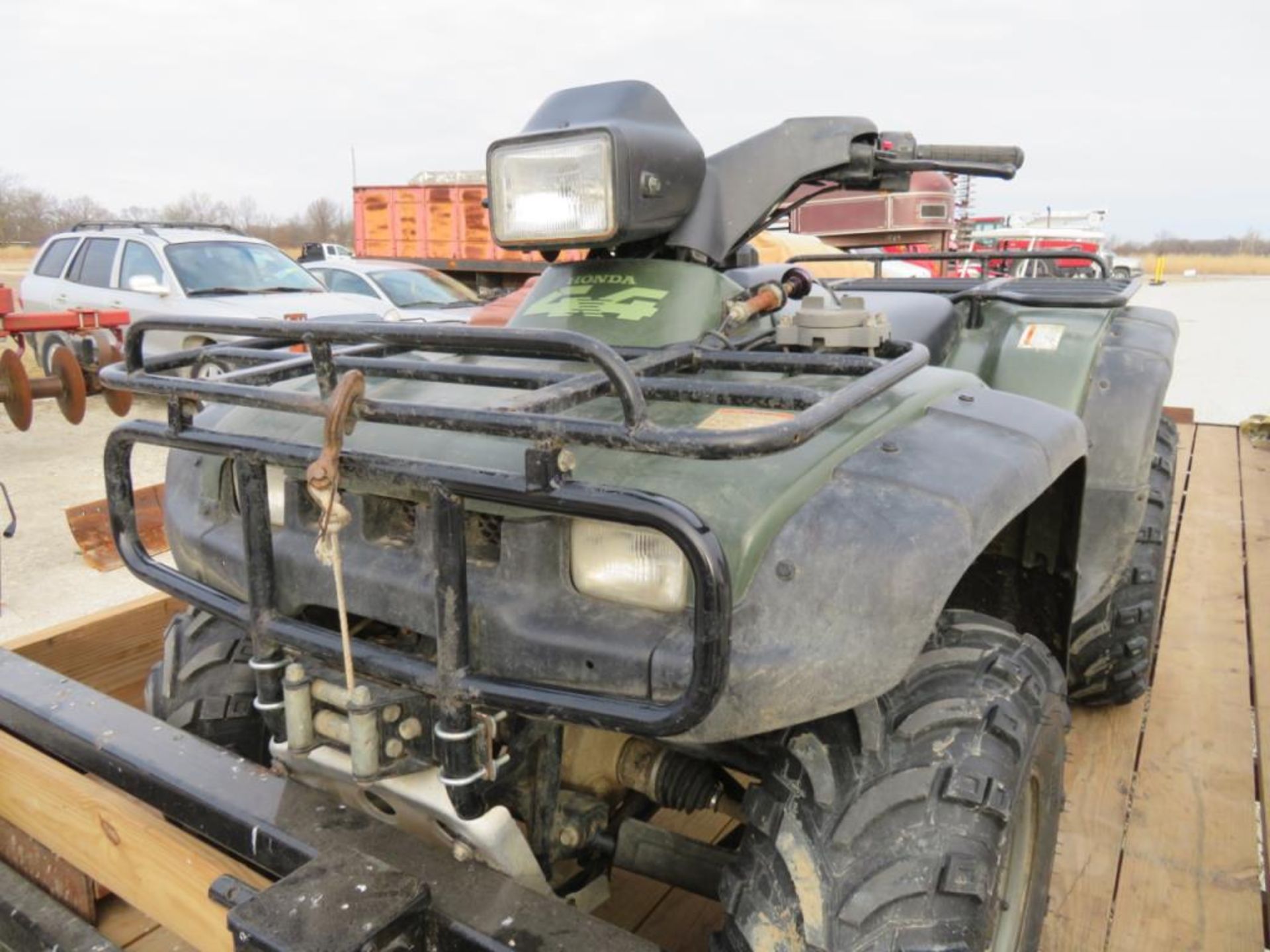 1998 Honda Foreman 400 4 wheeler(title) w/ winch, 3,381 miles, 4x4, 48 inch cycle country snow plow, - Image 4 of 7