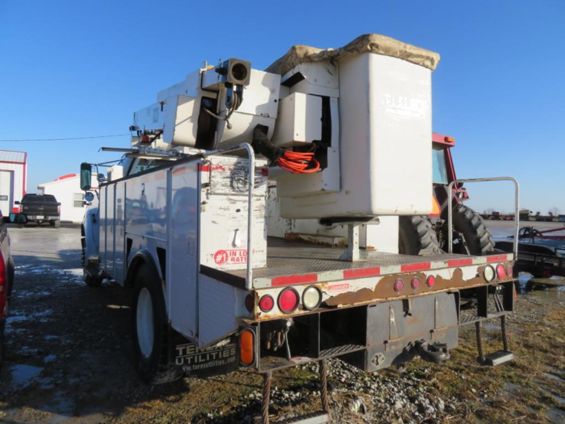 2004 Ford F750 Bucket Truck (title) Diesel, Manual Transmission, 207,763 miles33,000 GVWR, runs - Image 14 of 31