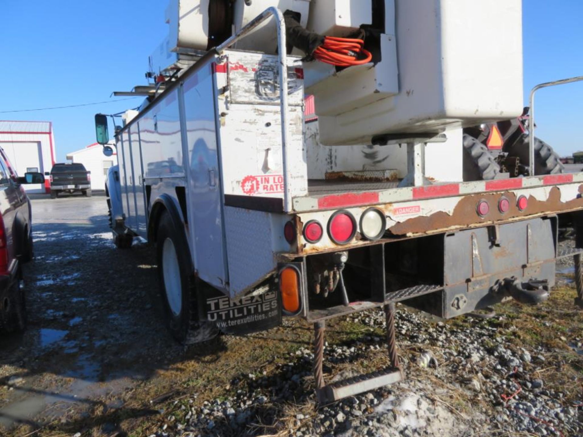 2004 Ford F750 Bucket Truck (title) Diesel, Manual Transmission, 207,763 miles33,000 GVWR, runs - Image 15 of 31