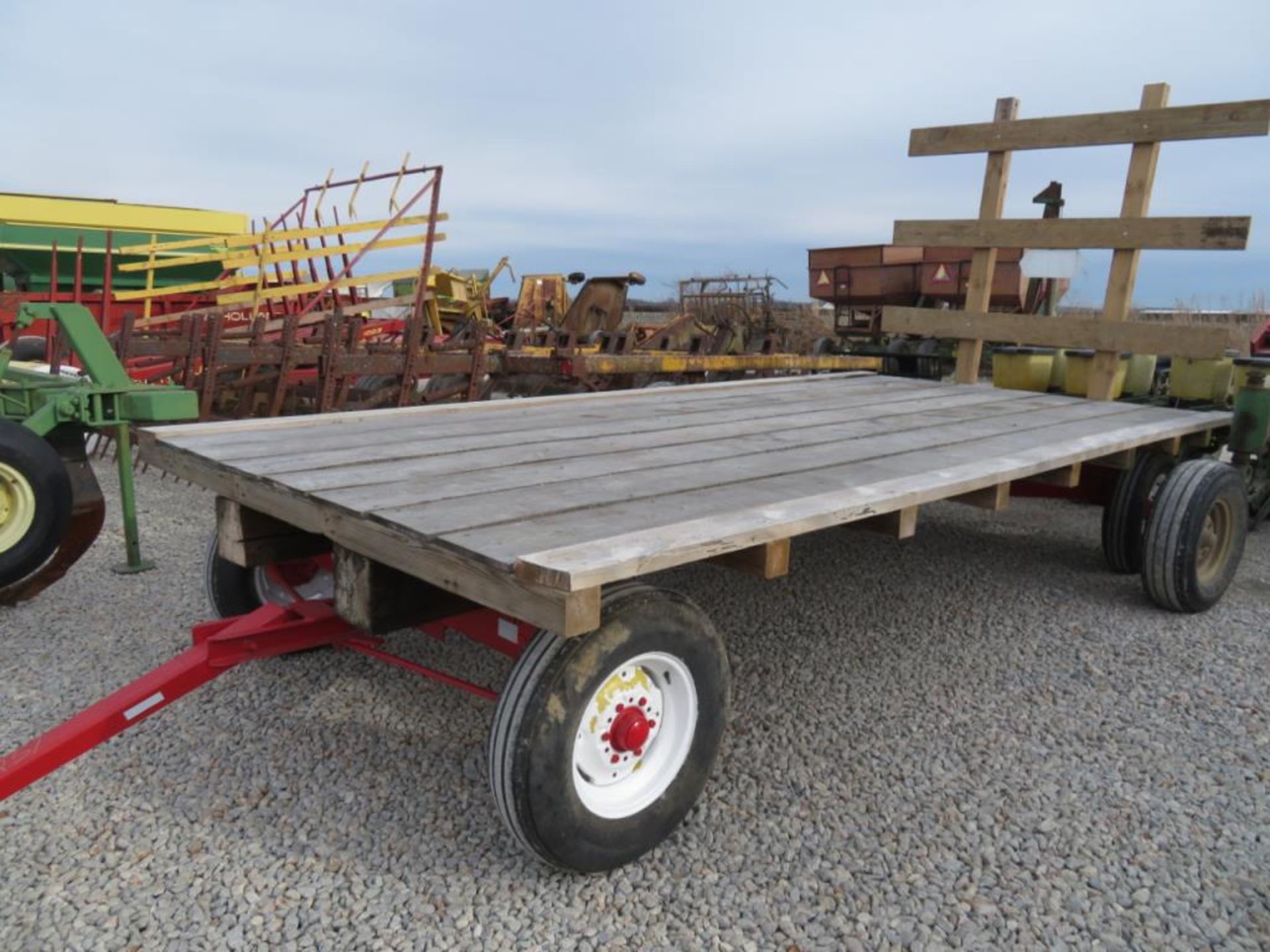 Electra 10 ton running gear w 8x16 hay wagon bed - Image 2 of 2