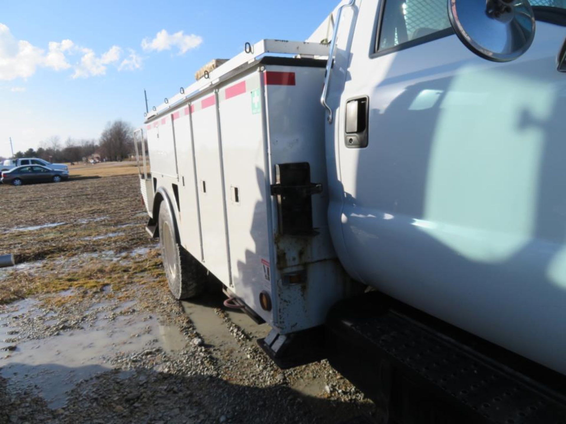 2004 Ford F750 Bucket Truck (title) Diesel, Manual Transmission, 207,763 miles33,000 GVWR, runs - Image 5 of 31