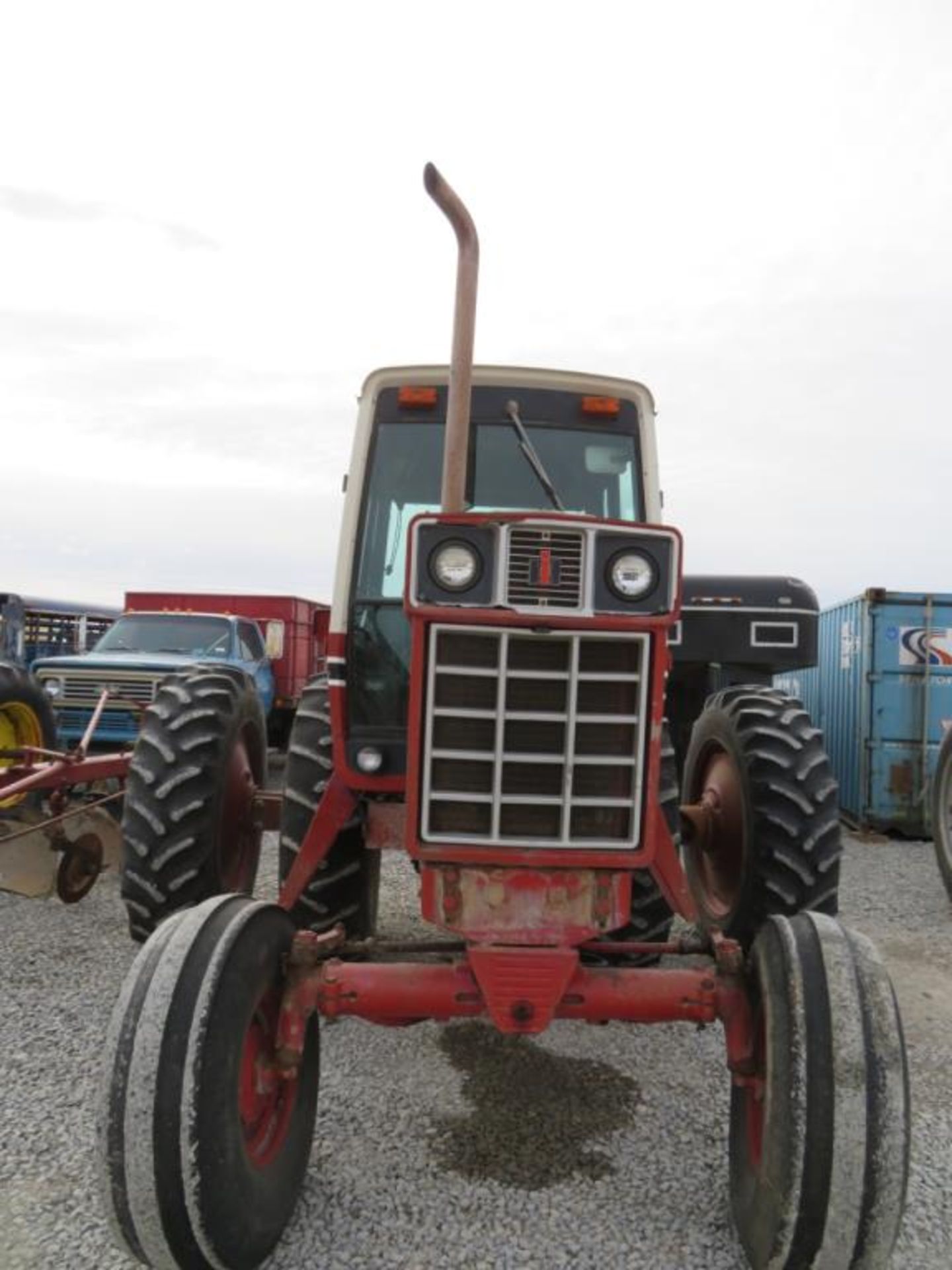 IH 1486 Tractor 16.9 - 35 Duals 30%, Dual PTO, Needs Battery, Interior in rough shape, was used this - Image 3 of 13