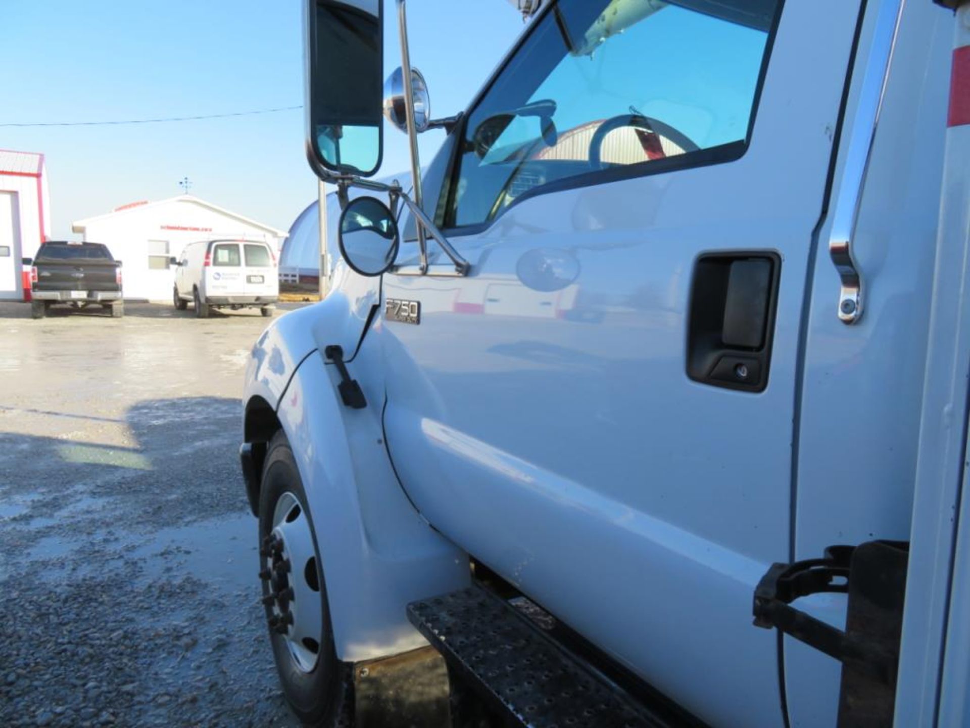 2004 Ford F750 Bucket Truck (title) Diesel, Manual Transmission, 207,763 miles33,000 GVWR, runs - Image 16 of 31