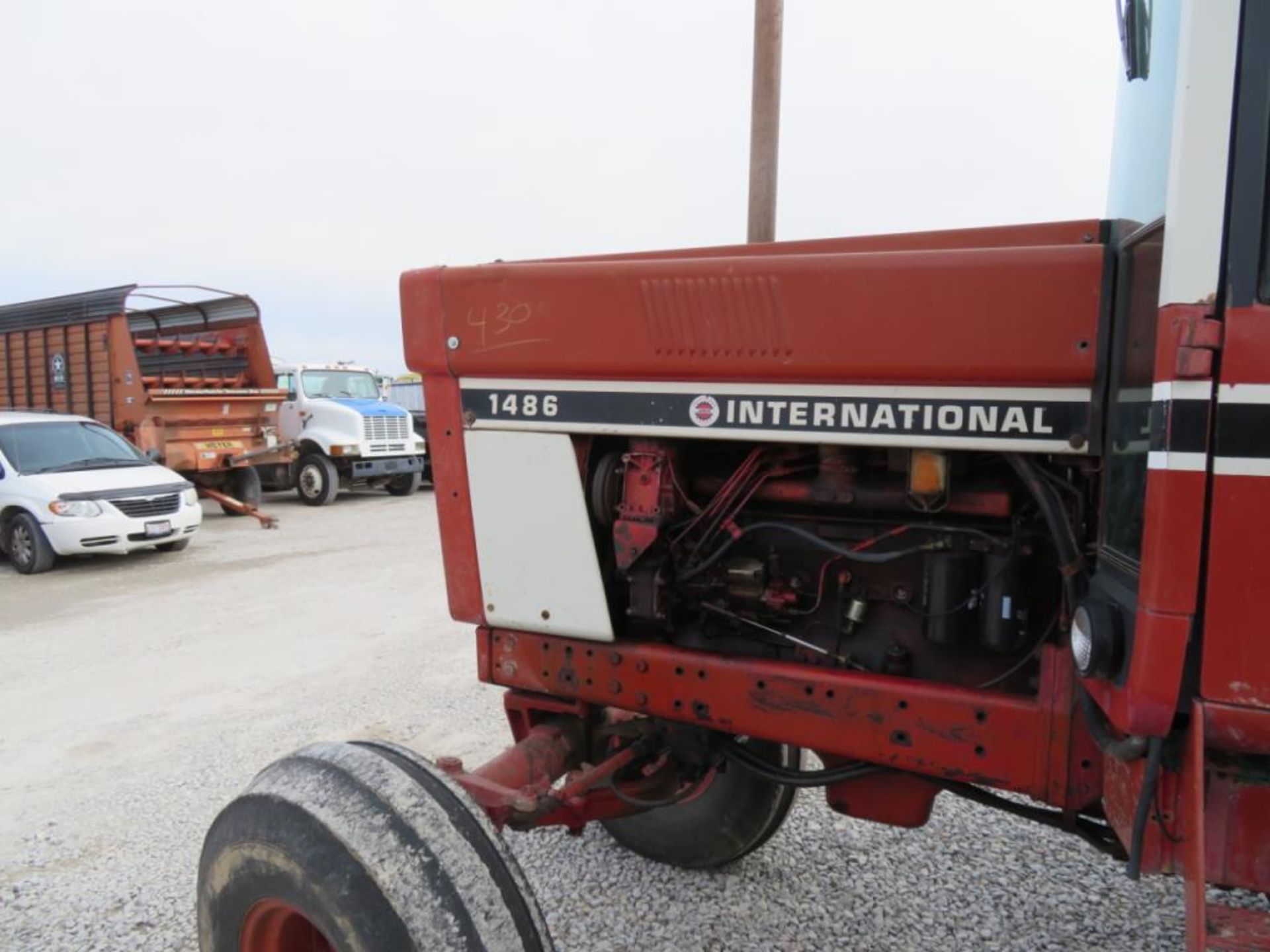 IH 1486 Tractor 16.9 - 35 Duals 30%, Dual PTO, Needs Battery, Interior in rough shape, was used this - Image 12 of 13