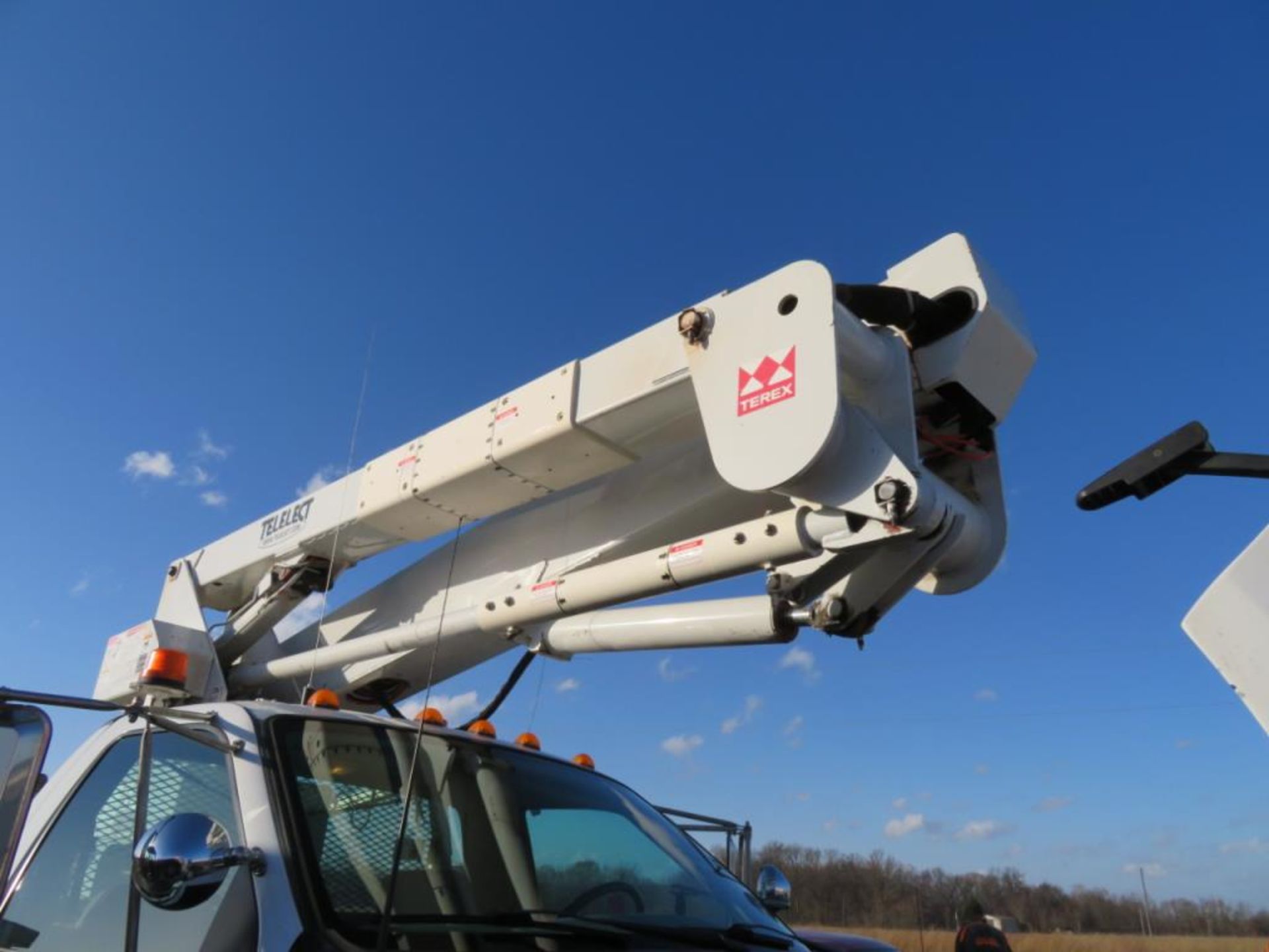 2004 Ford F750 Bucket Truck (title) Diesel, Manual Transmission, 207,763 miles33,000 GVWR, runs - Image 31 of 31