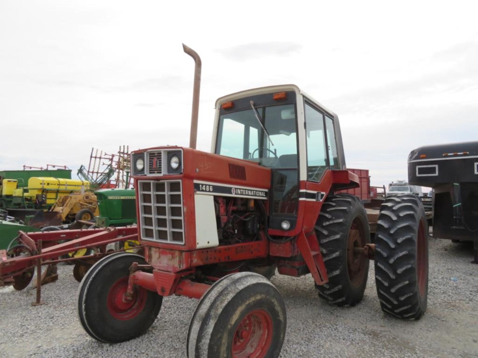 IH 1486 Tractor 16.9 - 35 Duals 30%, Dual PTO, Needs Battery, Interior in rough shape, was used this - Image 13 of 13