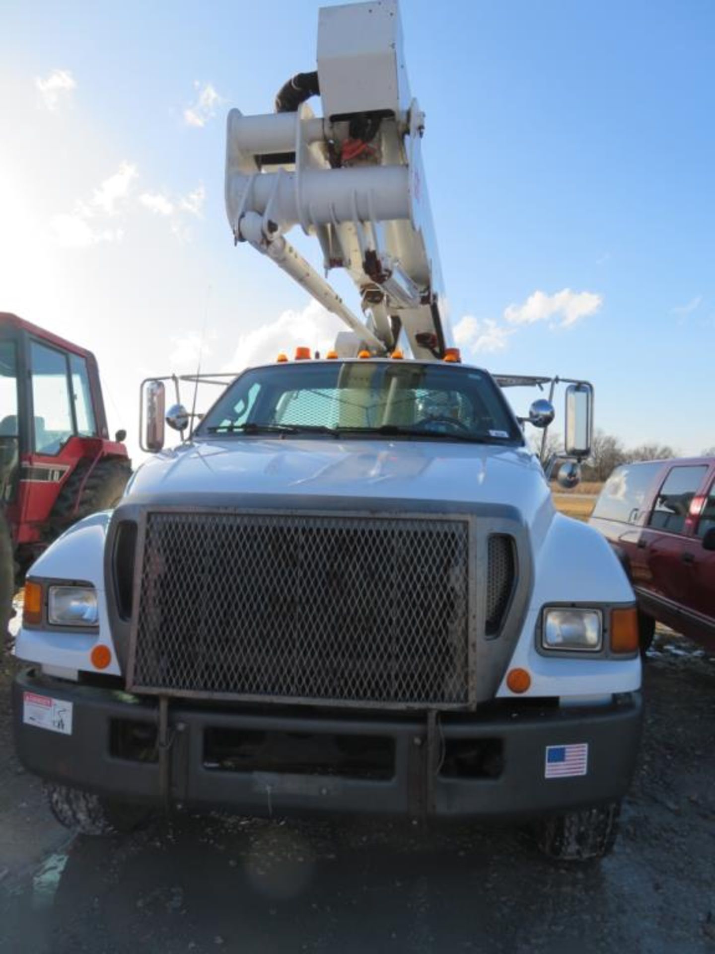 2004 Ford F750 Bucket Truck (title) Diesel, Manual Transmission, 207,763 miles33,000 GVWR, runs - Image 2 of 31