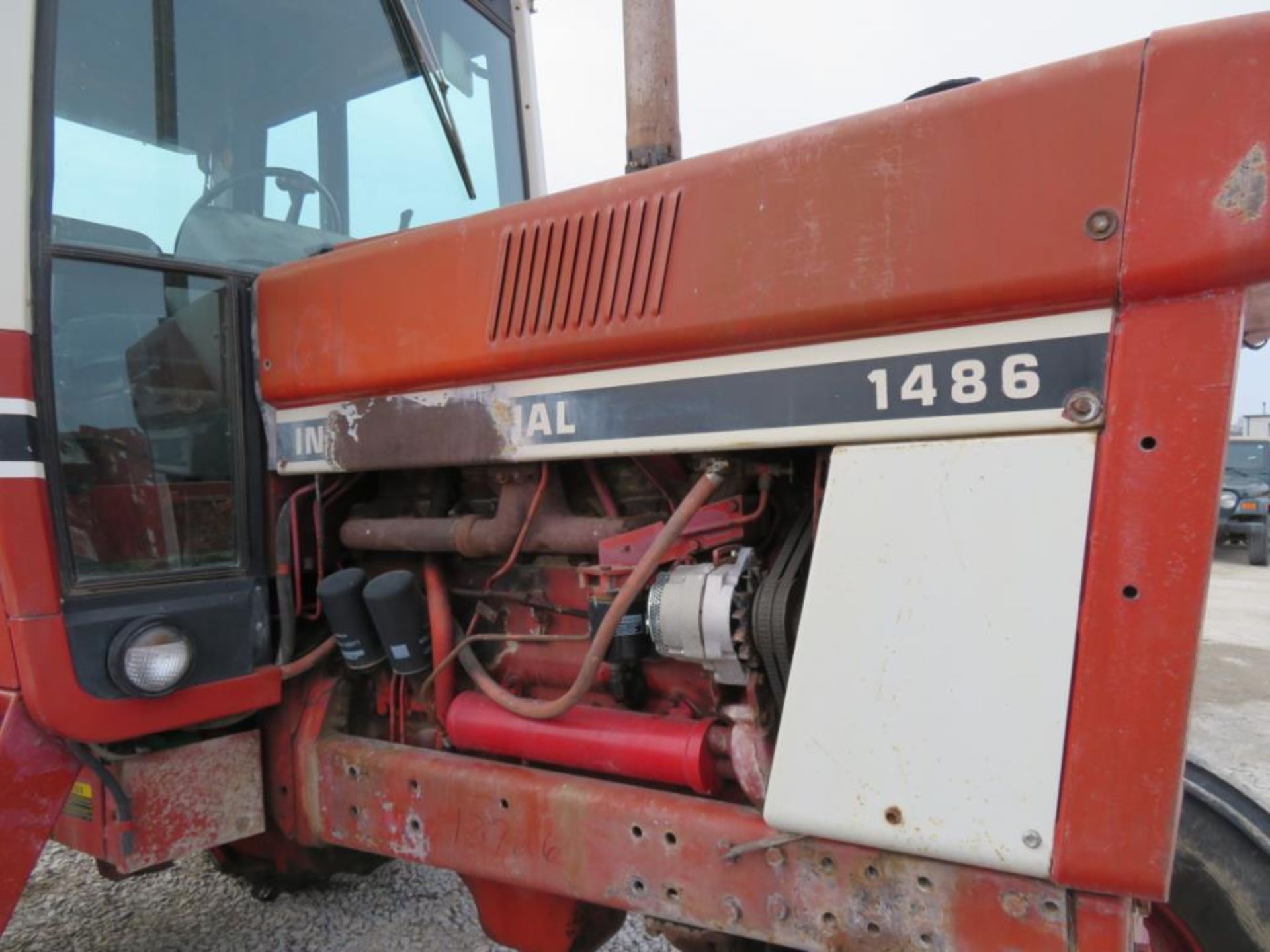 IH 1486 Tractor 16.9 - 35 Duals 30%, Dual PTO, Needs Battery, Interior in rough shape, was used this - Image 5 of 13