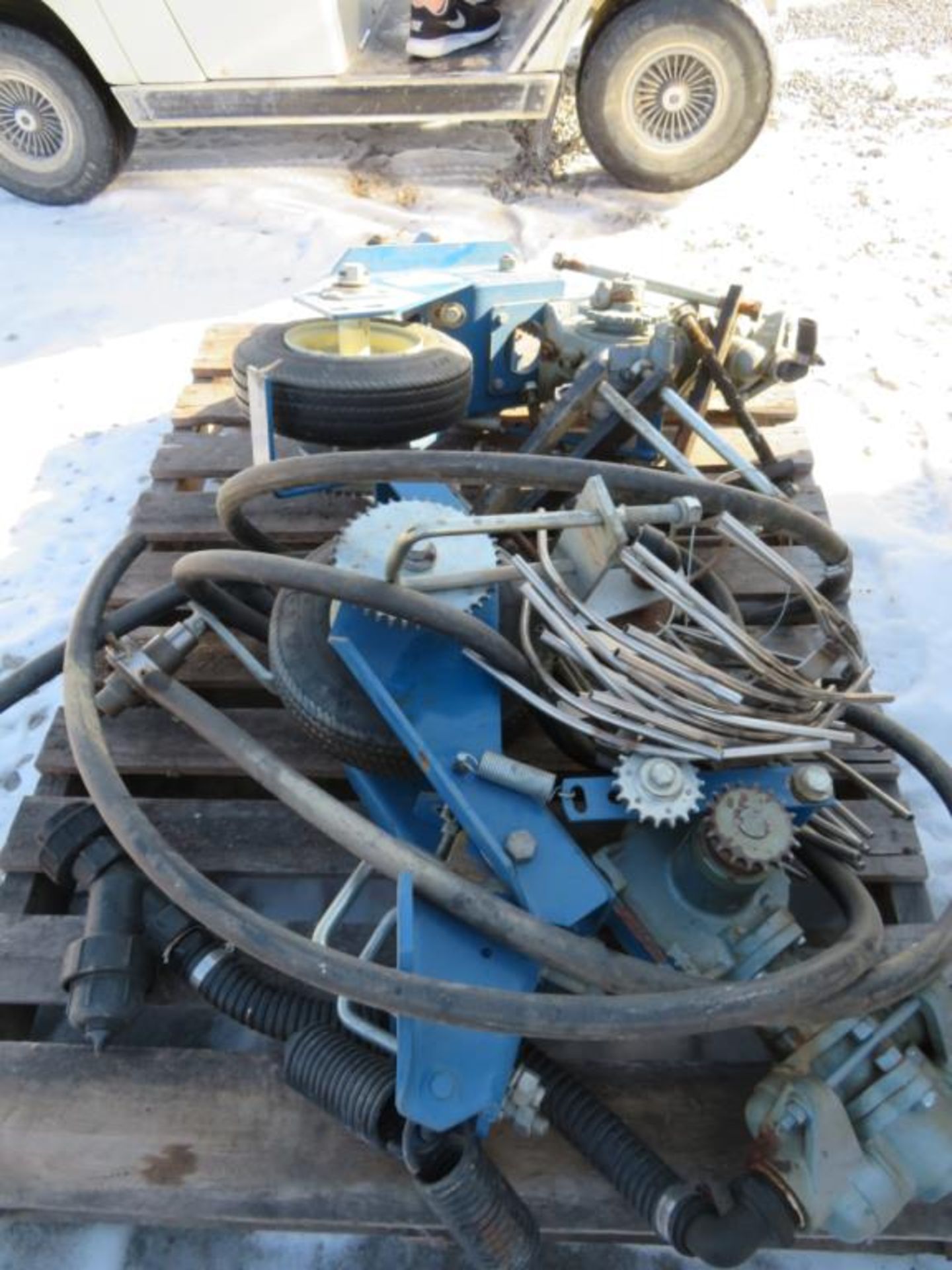 Kinze starter fertilizer unit for planter 2 squeeze pumps and down pressure wheels - Image 5 of 5