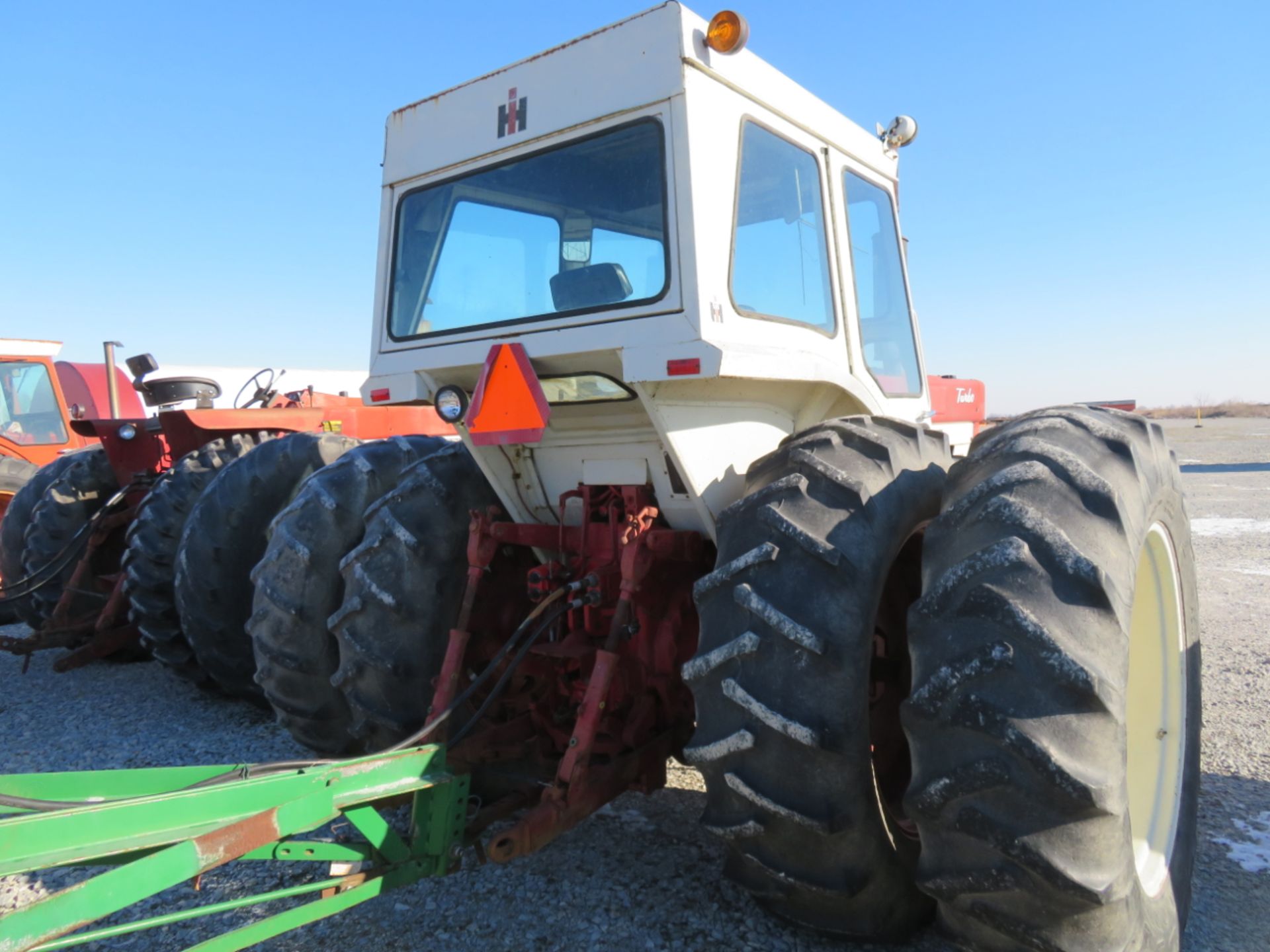 IH 1066 tractor w/cab 4,662 hours serial 2610159U017255 - Image 8 of 8