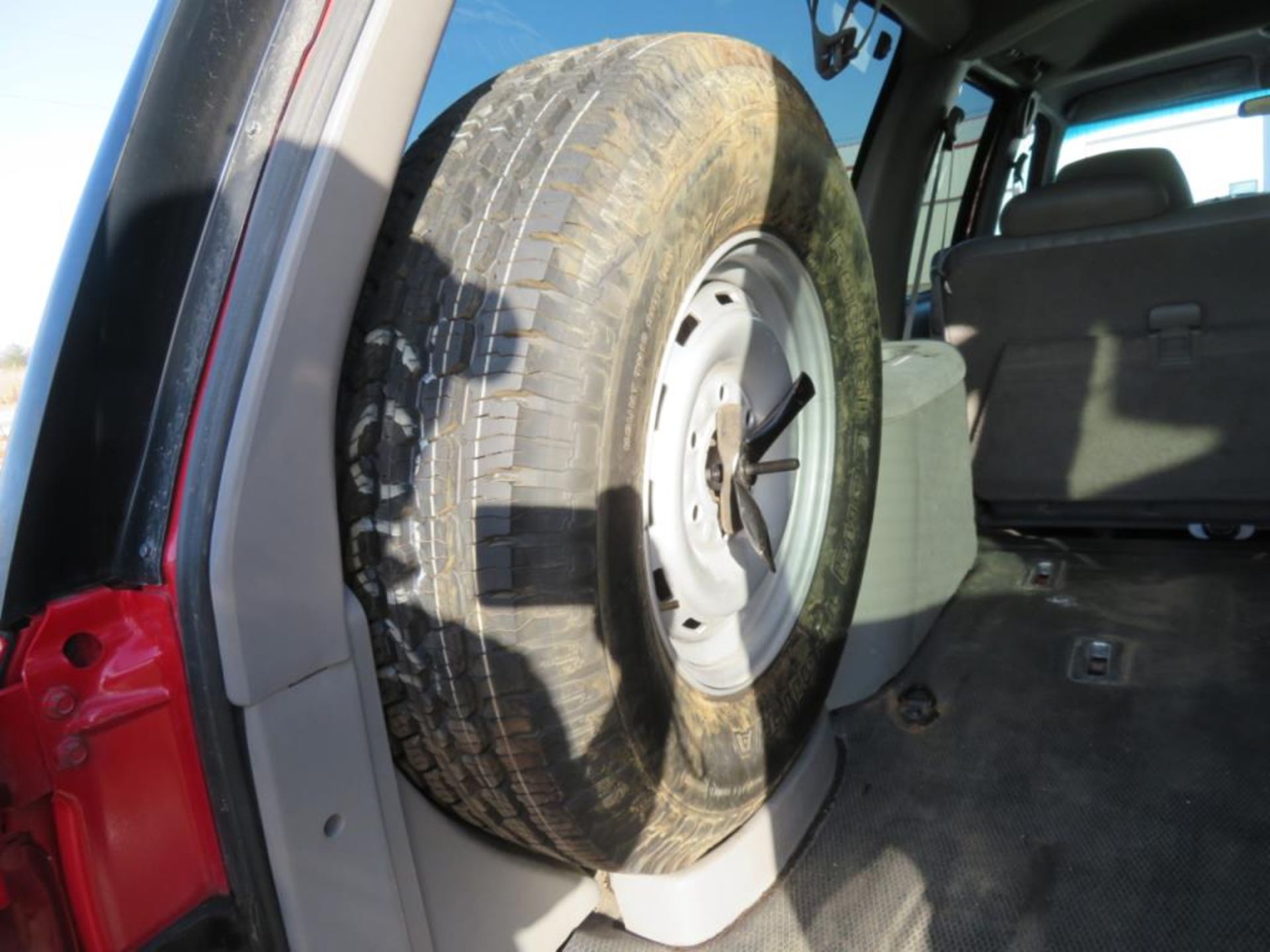 1999 Chevrolet Suburban 53,743 miles (title) 1 owner, 5.7 Ltr gas, missing 3rd seat - Image 21 of 22