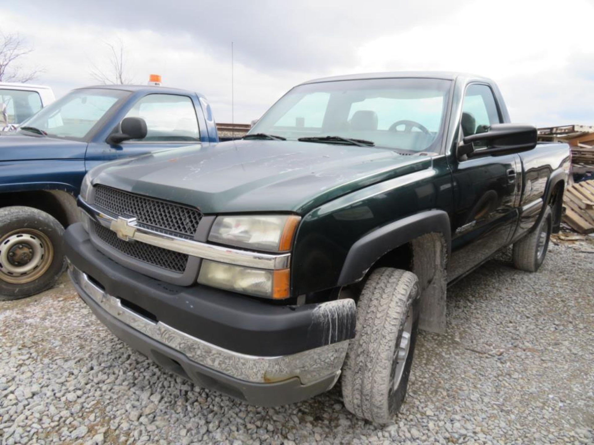 2003 Chevy Pickup (title) 4x4,328,797 miles - Image 10 of 18