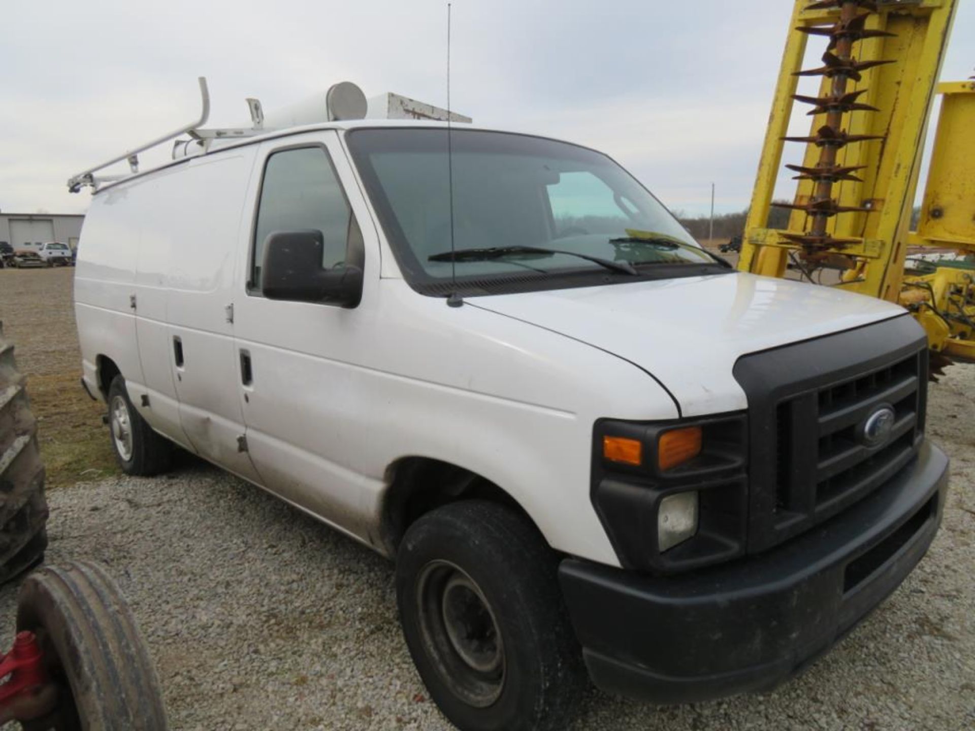 Ford E150 Econoline Van (title) v8 4.6L Gas runs but engine knocks