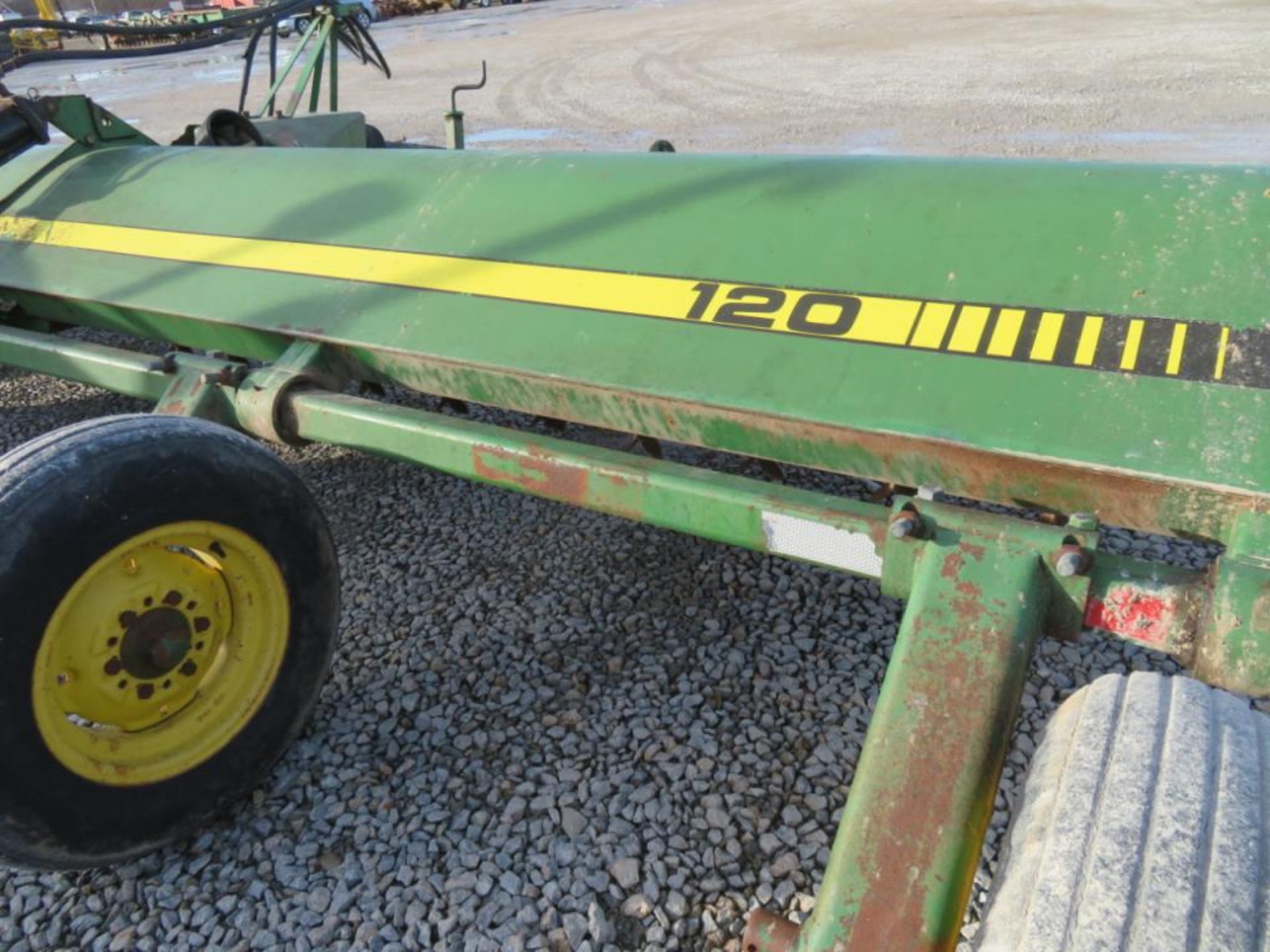 JD 120, 20' stock chopper 2 new belts, good tires and works good - Image 3 of 4