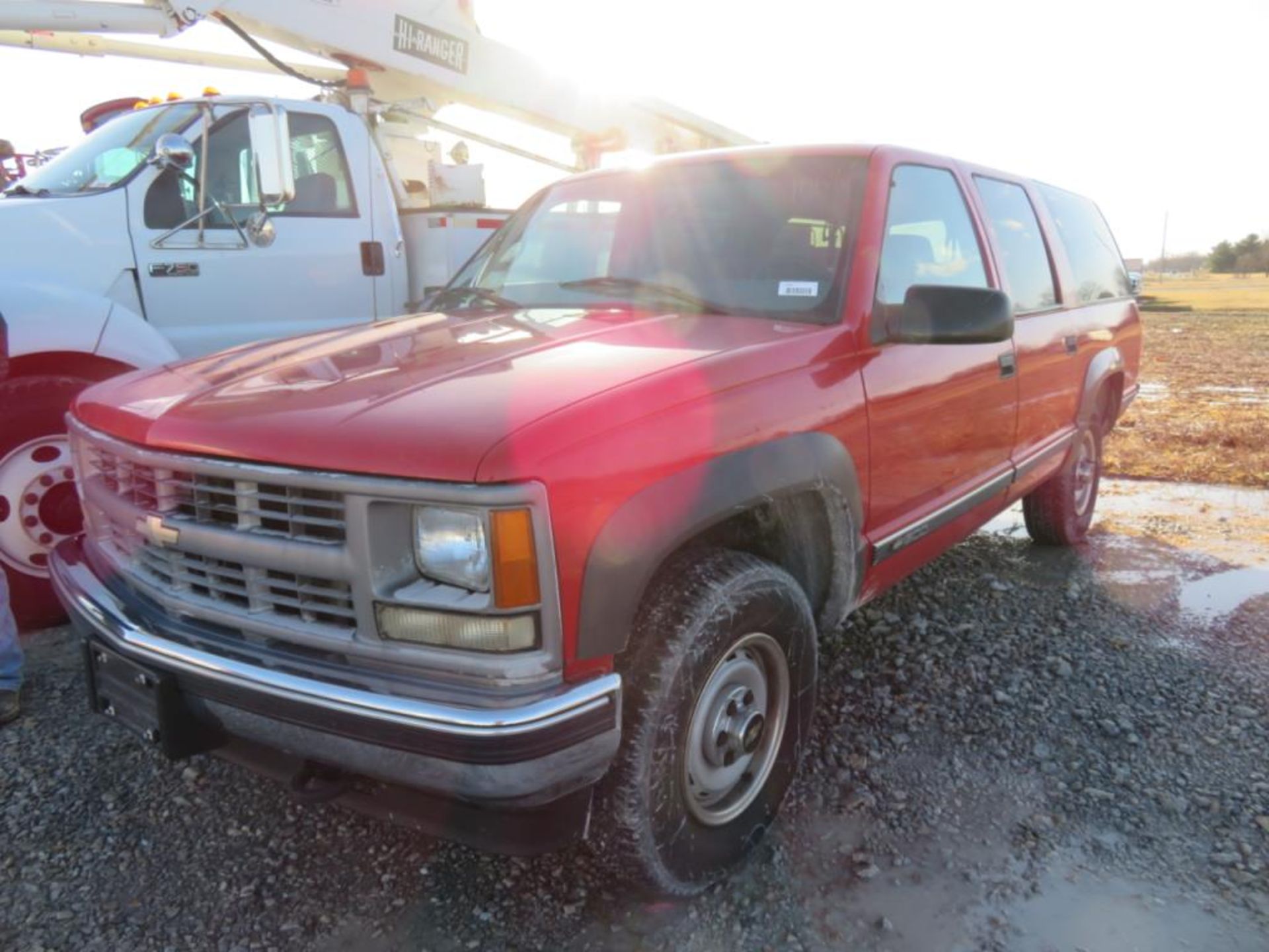 1999 Chevrolet Suburban 53,743 miles (title) 1 owner, 5.7 Ltr gas, missing 3rd seat - Image 2 of 22