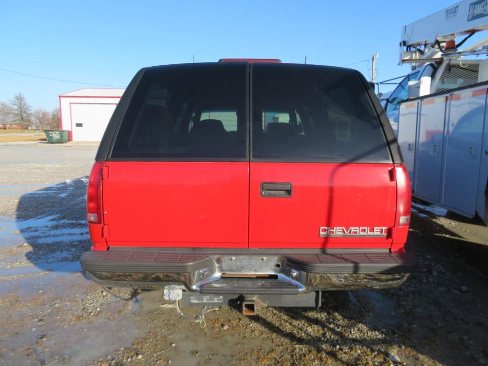 1999 Chevrolet Suburban 53,743 miles (title) 1 owner, 5.7 Ltr gas, missing 3rd seat - Image 6 of 22