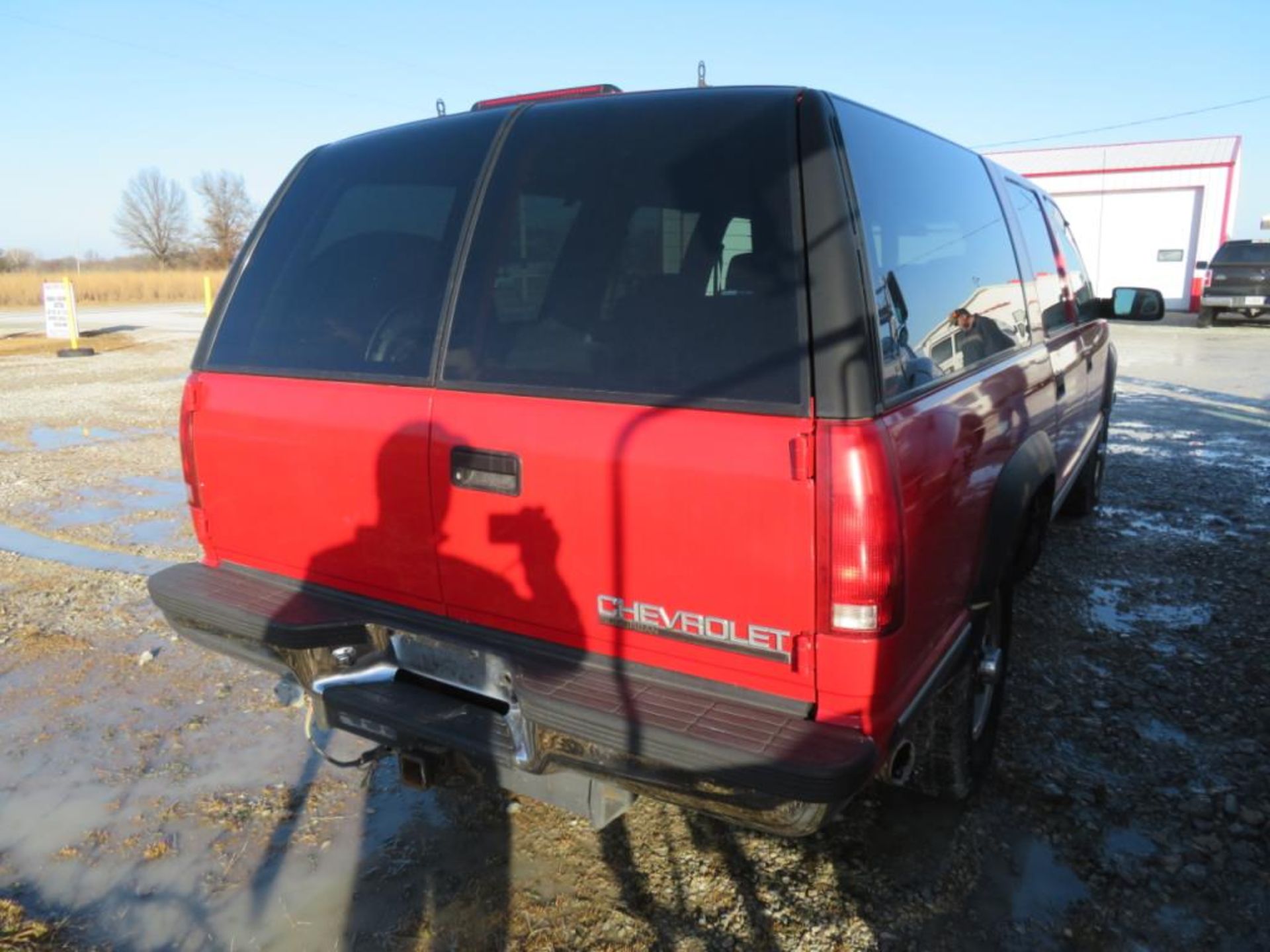 1999 Chevrolet Suburban 53,743 miles (title) 1 owner, 5.7 Ltr gas, missing 3rd seat - Image 5 of 22