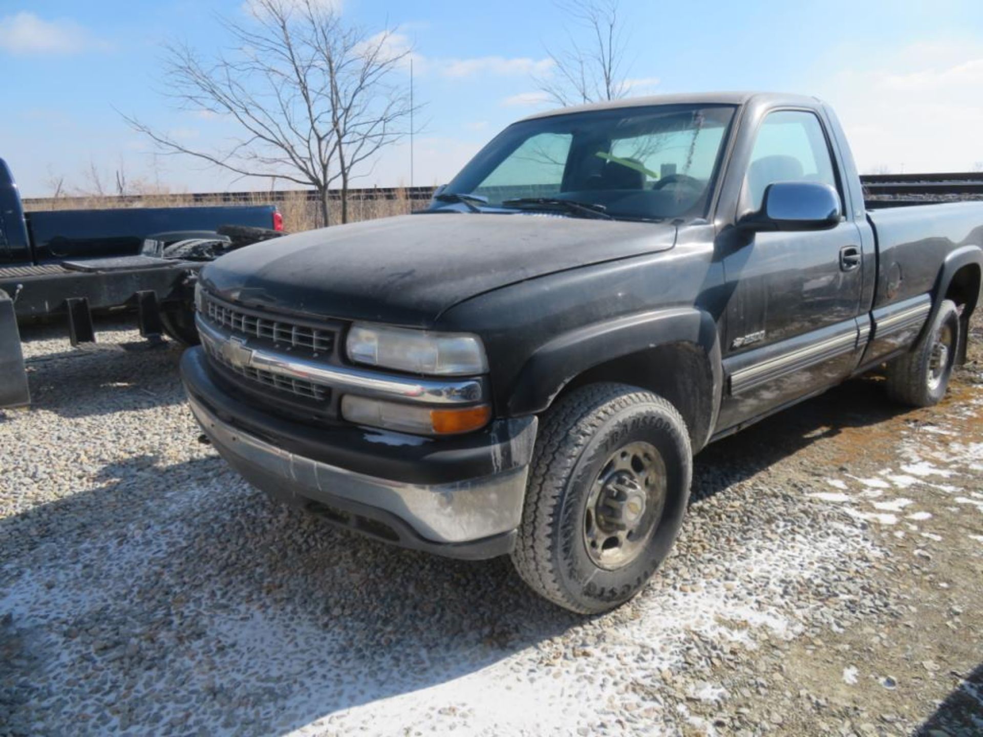 1999 Chevrolet 2500 4x4 (title) 315,000 miles8ft bedreg cab