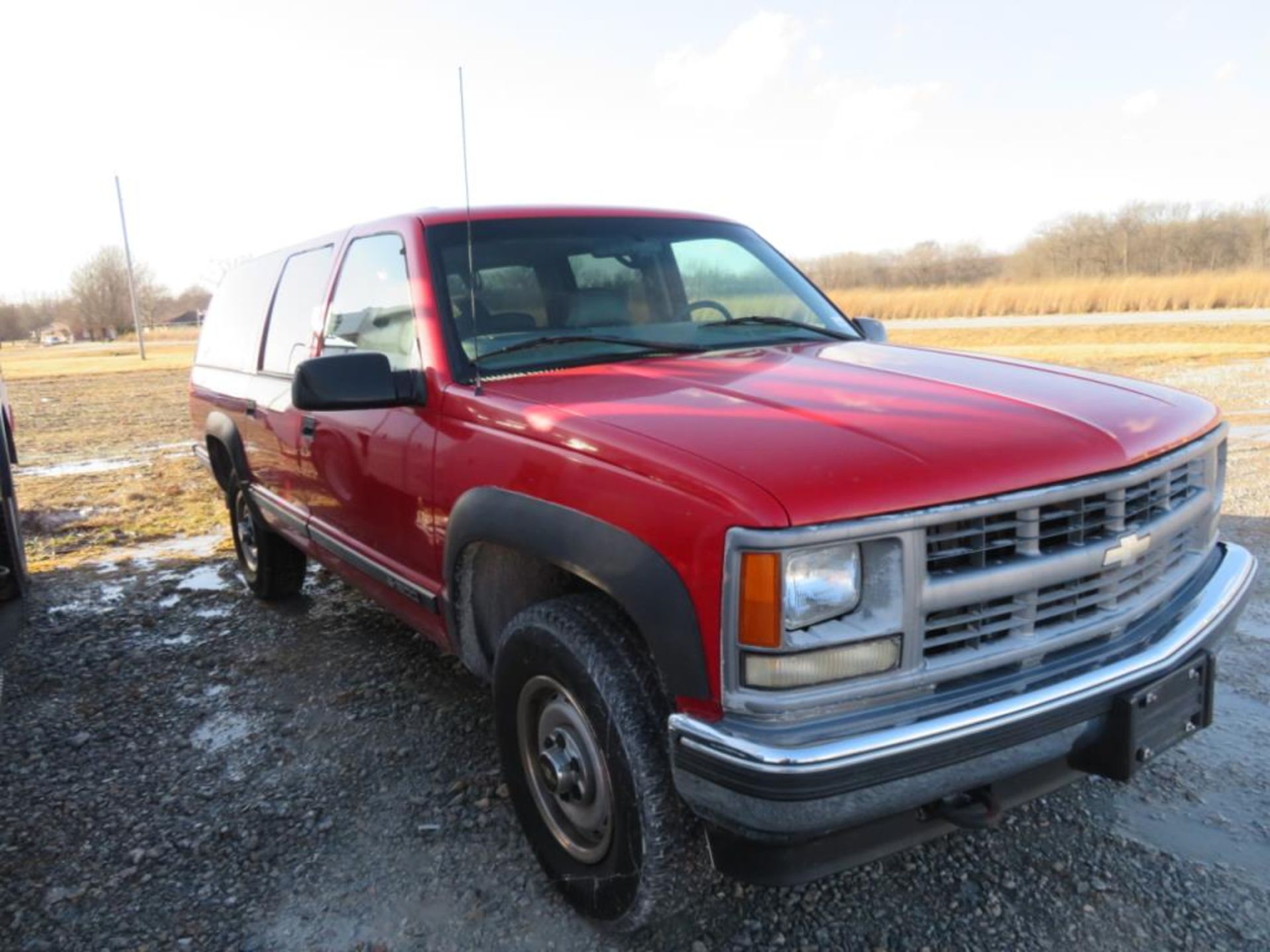 1999 Chevrolet Suburban 53,743 miles (title) 1 owner, 5.7 Ltr gas, missing 3rd seat - Image 4 of 22