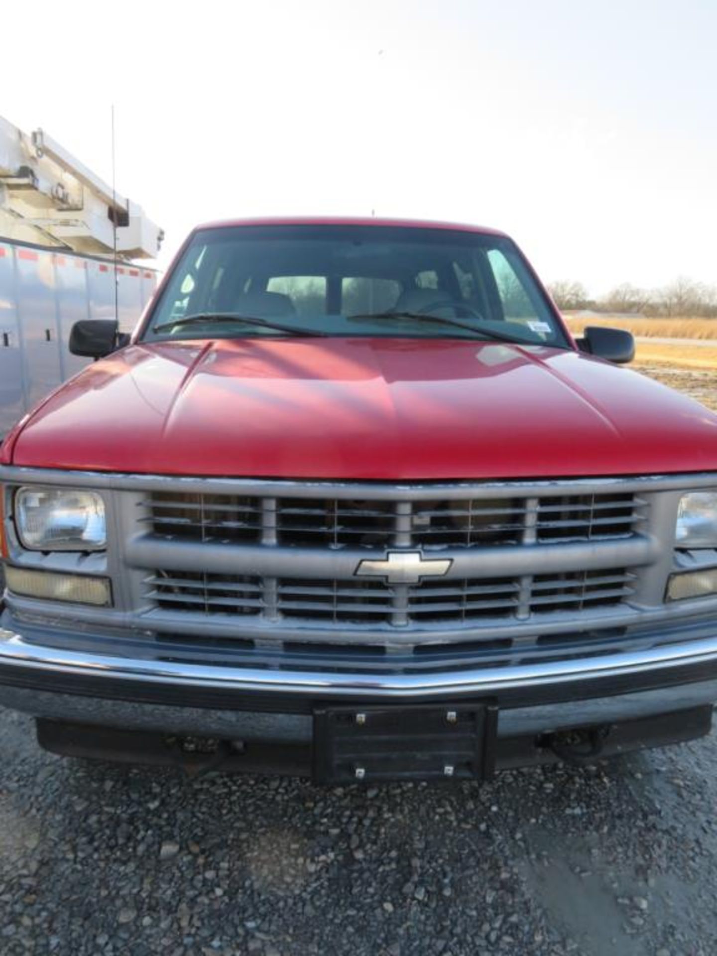 1999 Chevrolet Suburban 53,743 miles (title) 1 owner, 5.7 Ltr gas, missing 3rd seat - Image 3 of 22