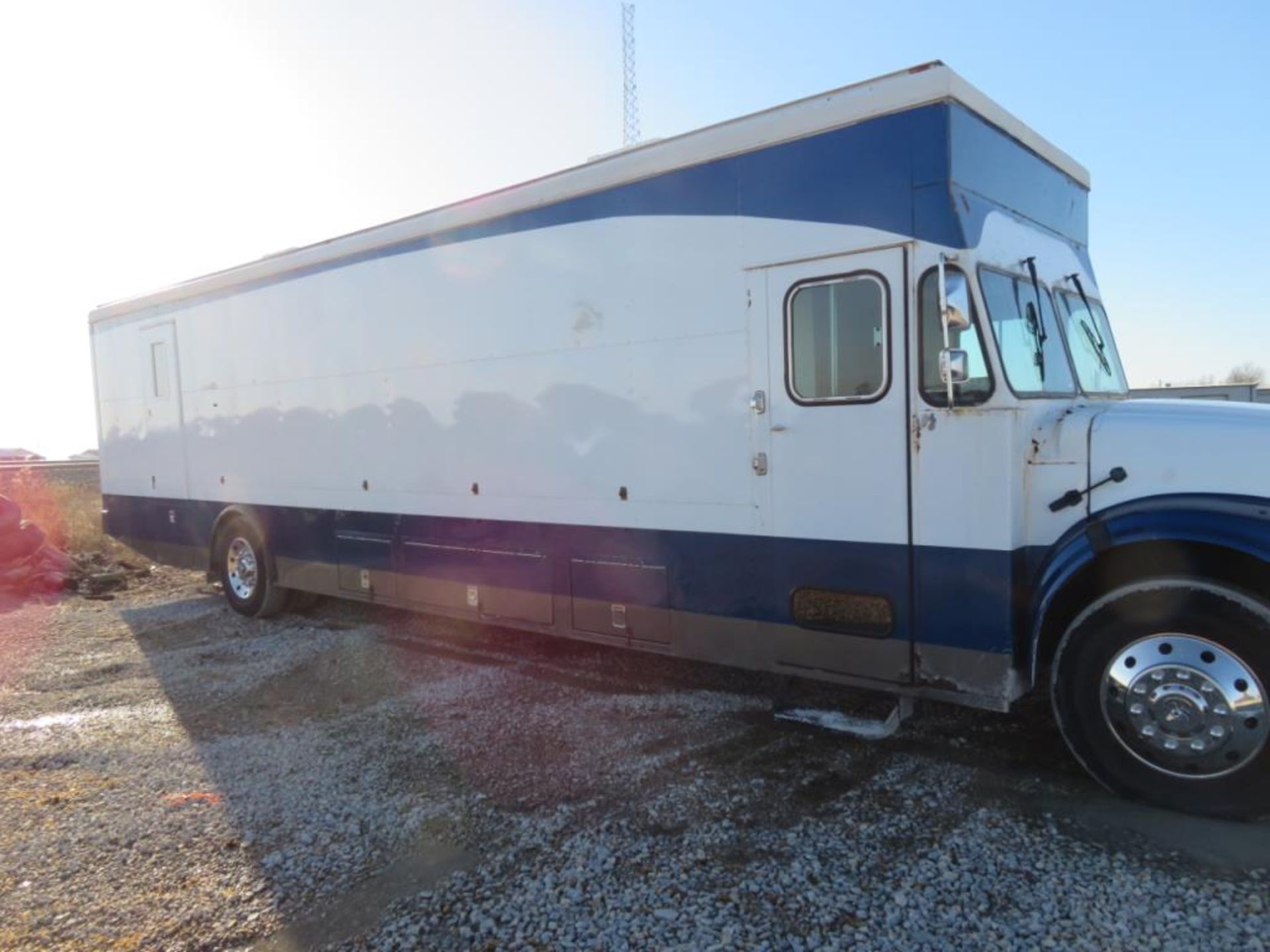 1990 International S Series Bus (title) International DT 380 Motor 123,564 miles 2 Air Cond/Heater - Image 8 of 28