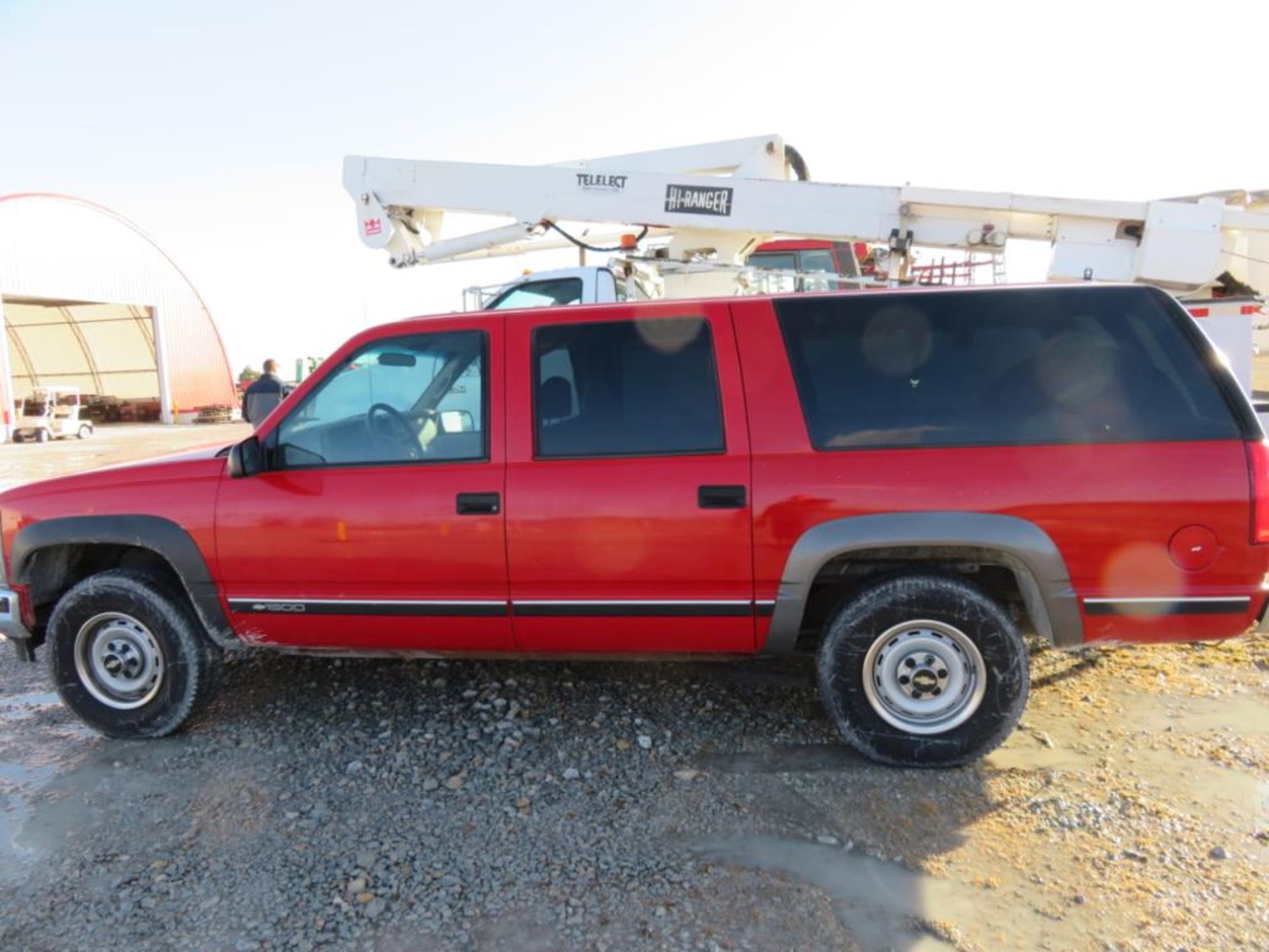 1999 Chevrolet Suburban 53,743 miles (title) 1 owner, 5.7 Ltr gas, missing 3rd seat - Image 8 of 22